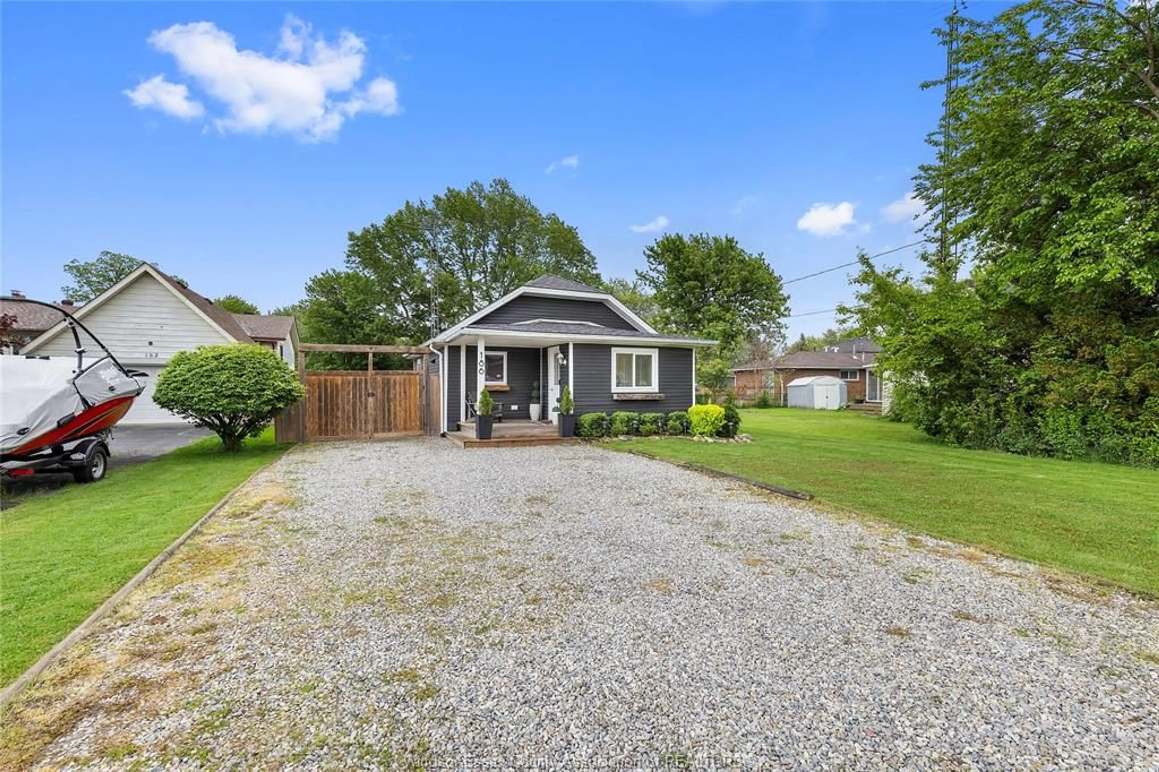 A pic from outside/outdoor area/front of a property/back of a property/a pic from drone, street for 186 EAST PUCE Rd, Lakeshore Ontario N0R 1A0