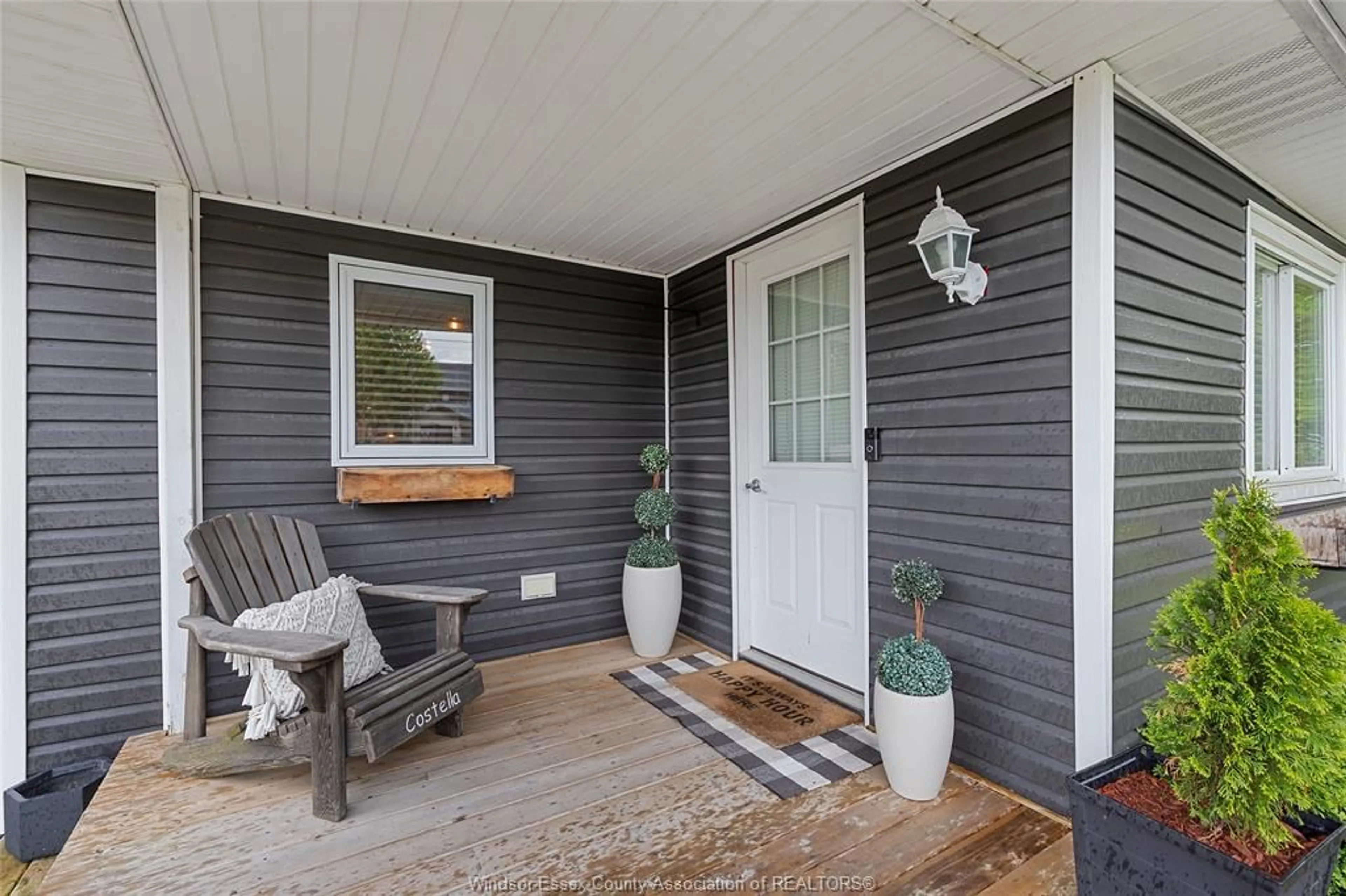 Indoor entryway for 186 EAST PUCE Rd, Lakeshore Ontario N0R 1A0
