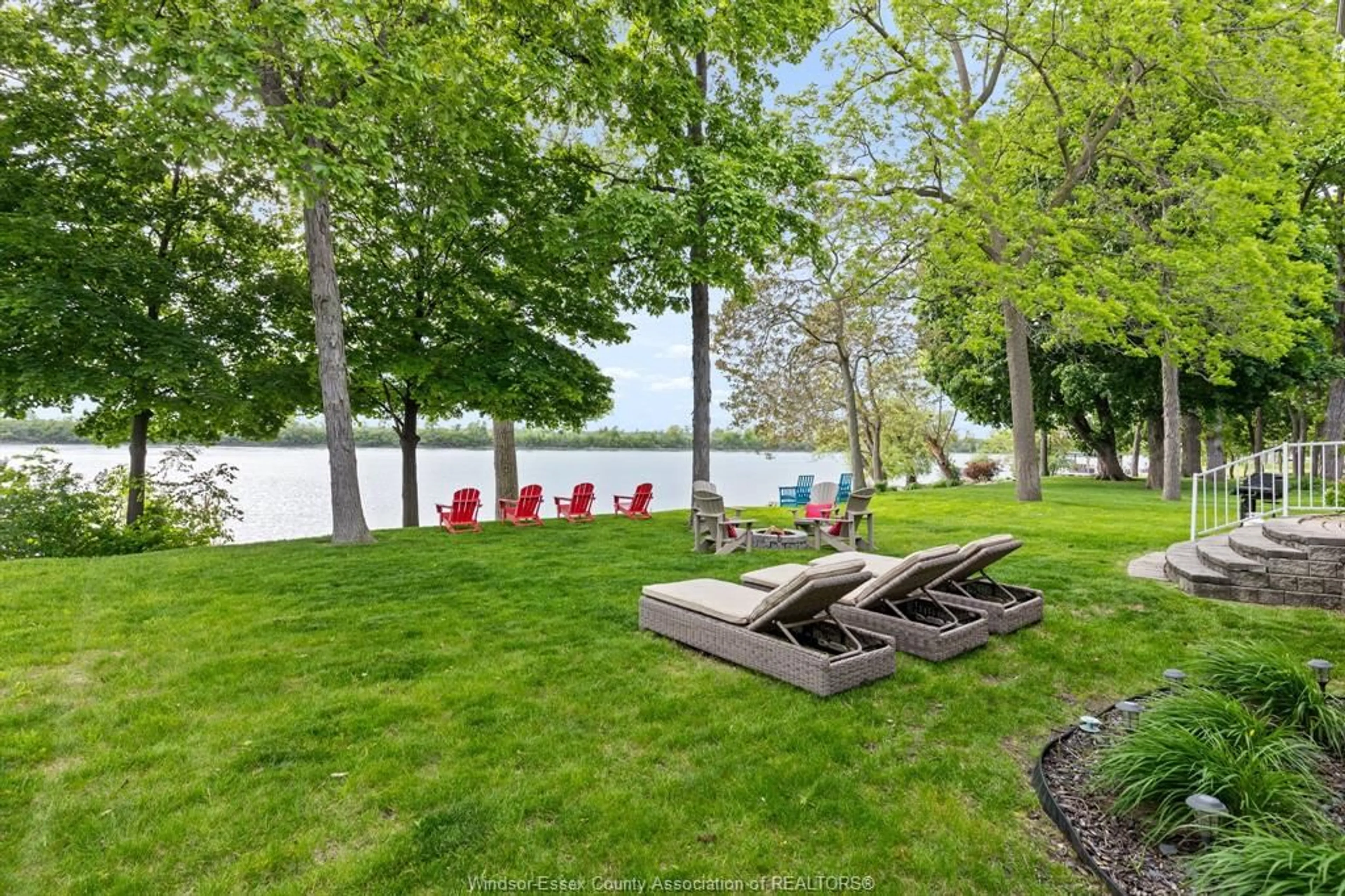 Patio, water/lake/river/ocean view for 208 CYRSTAL BAY Dr, Amherstburg Ontario N9V 4A6