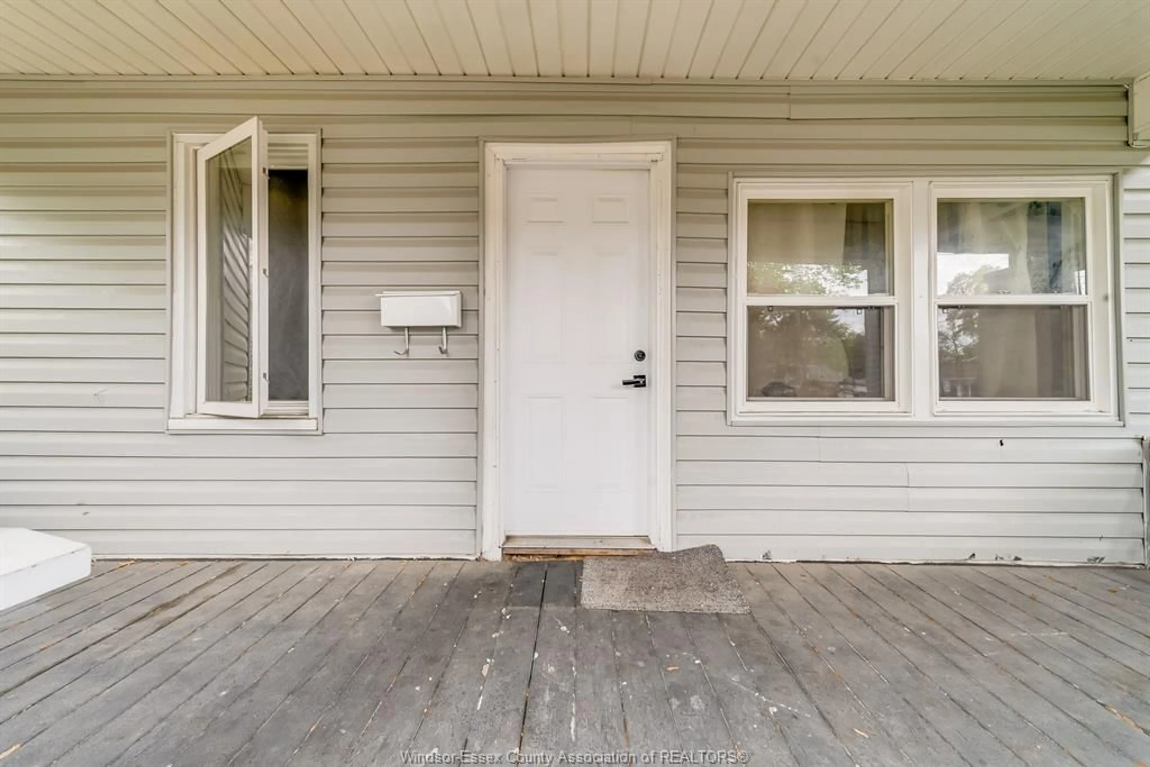 Home with vinyl exterior material, street for 3268 BABY ST, Windsor Ontario N9C 1K8