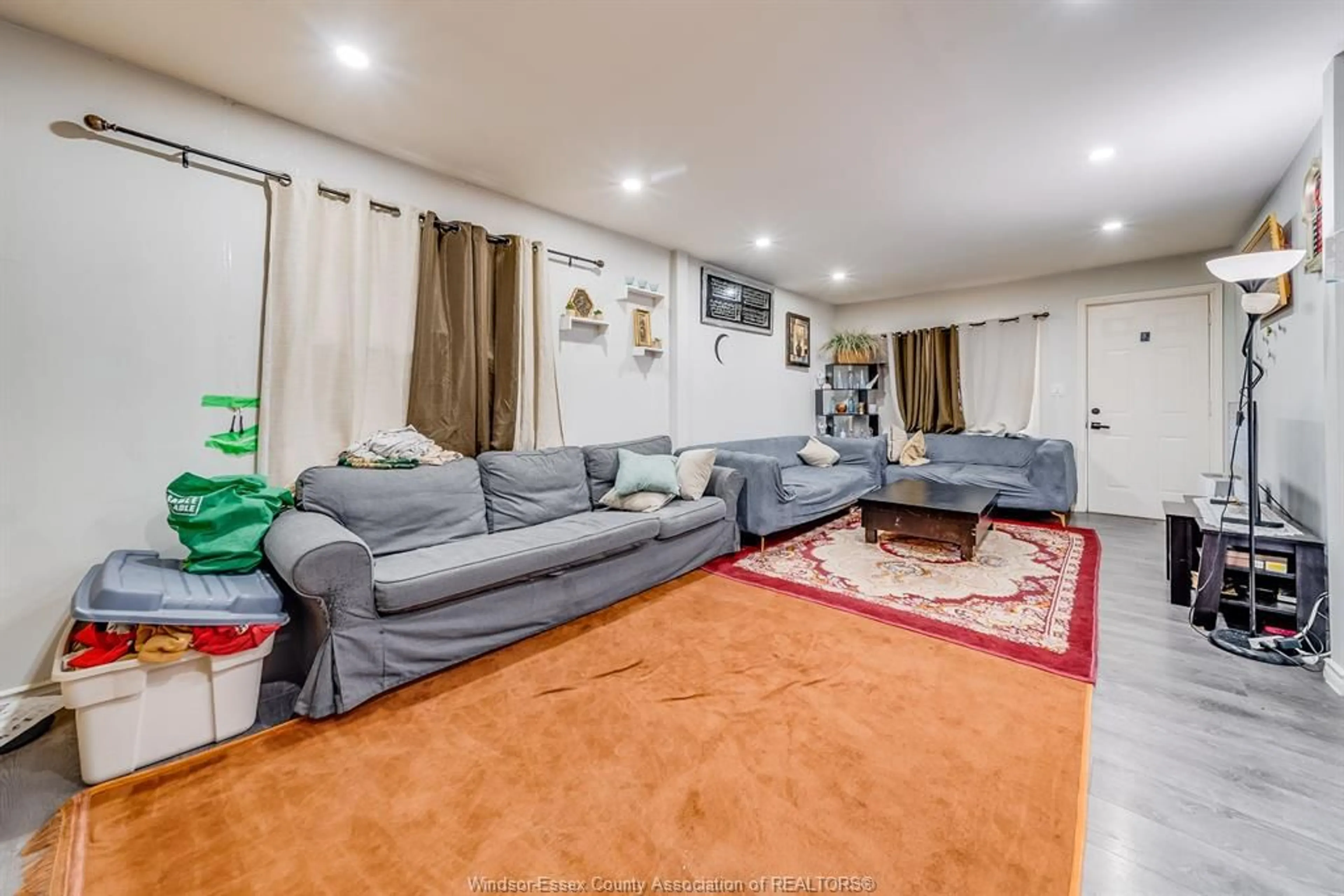 Living room with furniture, carpet floor for 3268 BABY ST, Windsor Ontario N9C 1K8