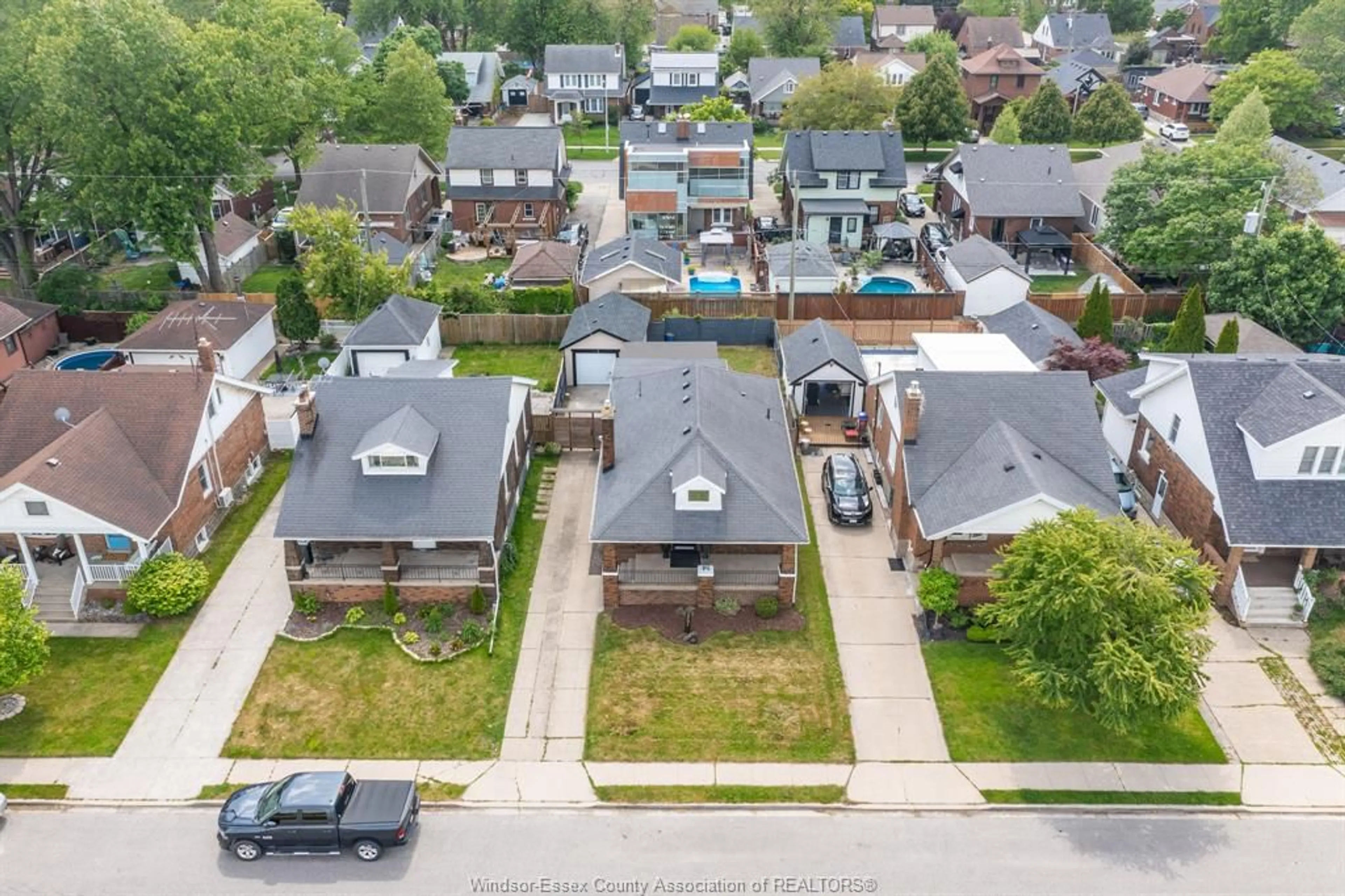 A pic from outside/outdoor area/front of a property/back of a property/a pic from drone, street for 2241 WINDERMERE, Windsor Ontario N8W 2S7