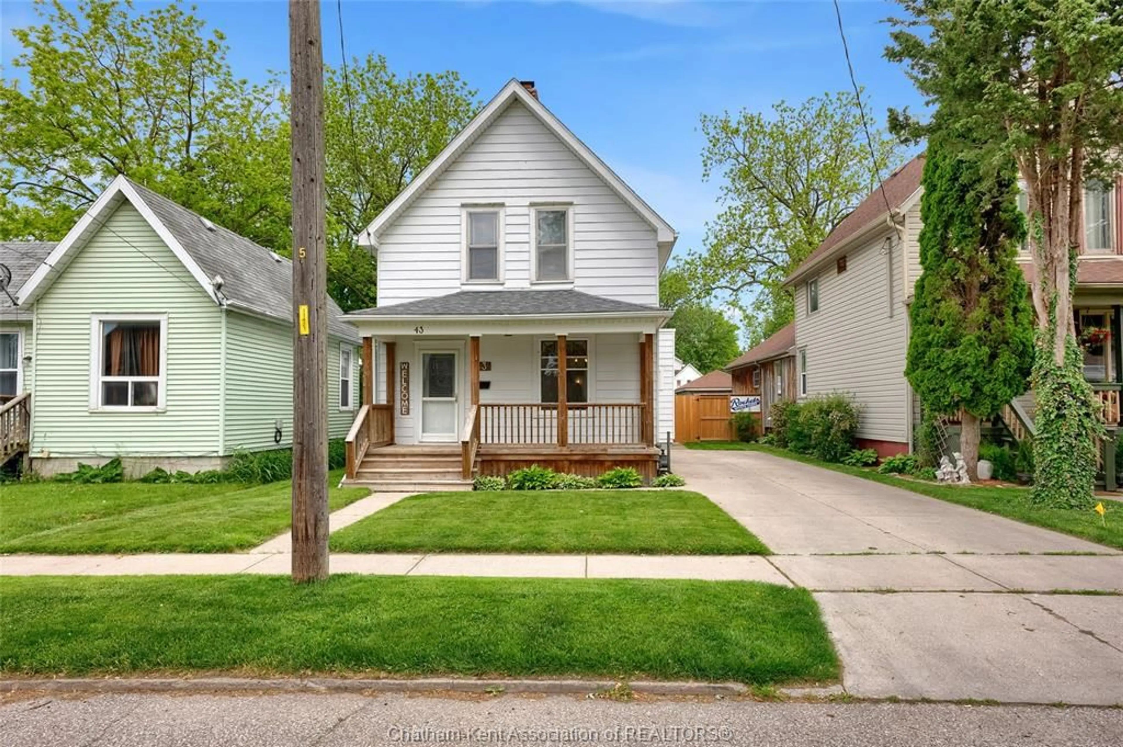 Home with vinyl exterior material, street for 43 Patteson Ave, Chatham Ontario N7M 1T4