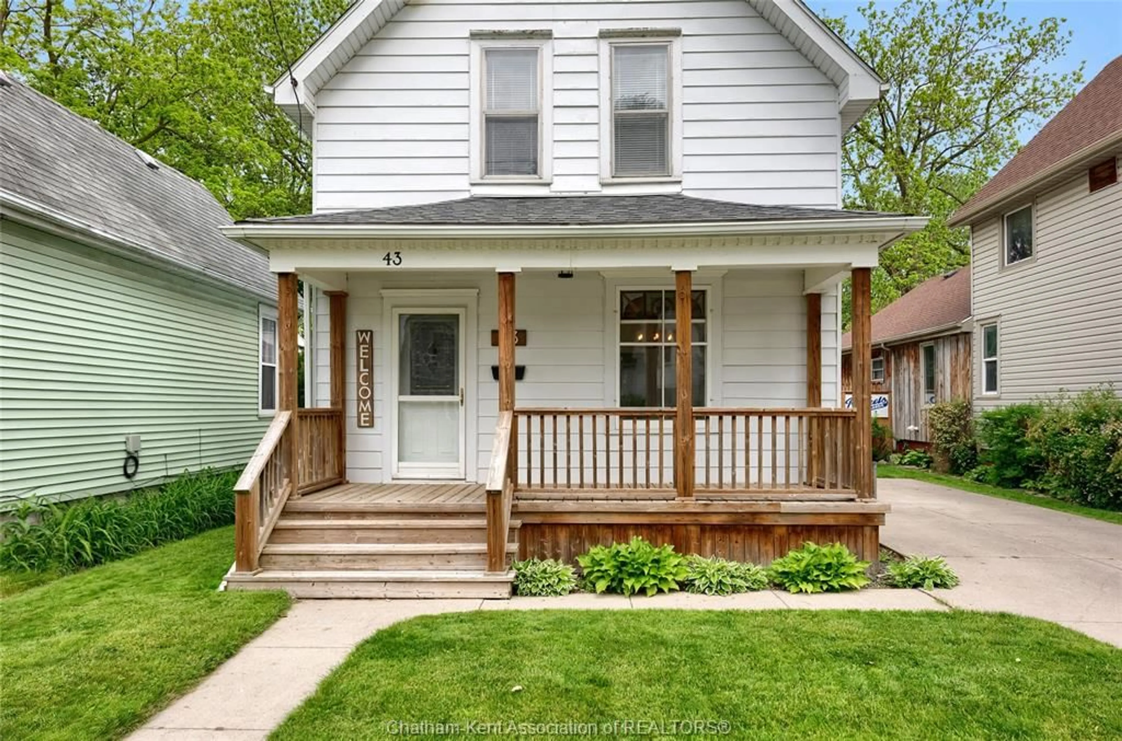 Home with vinyl exterior material, street for 43 Patteson Ave, Chatham Ontario N7M 1T4
