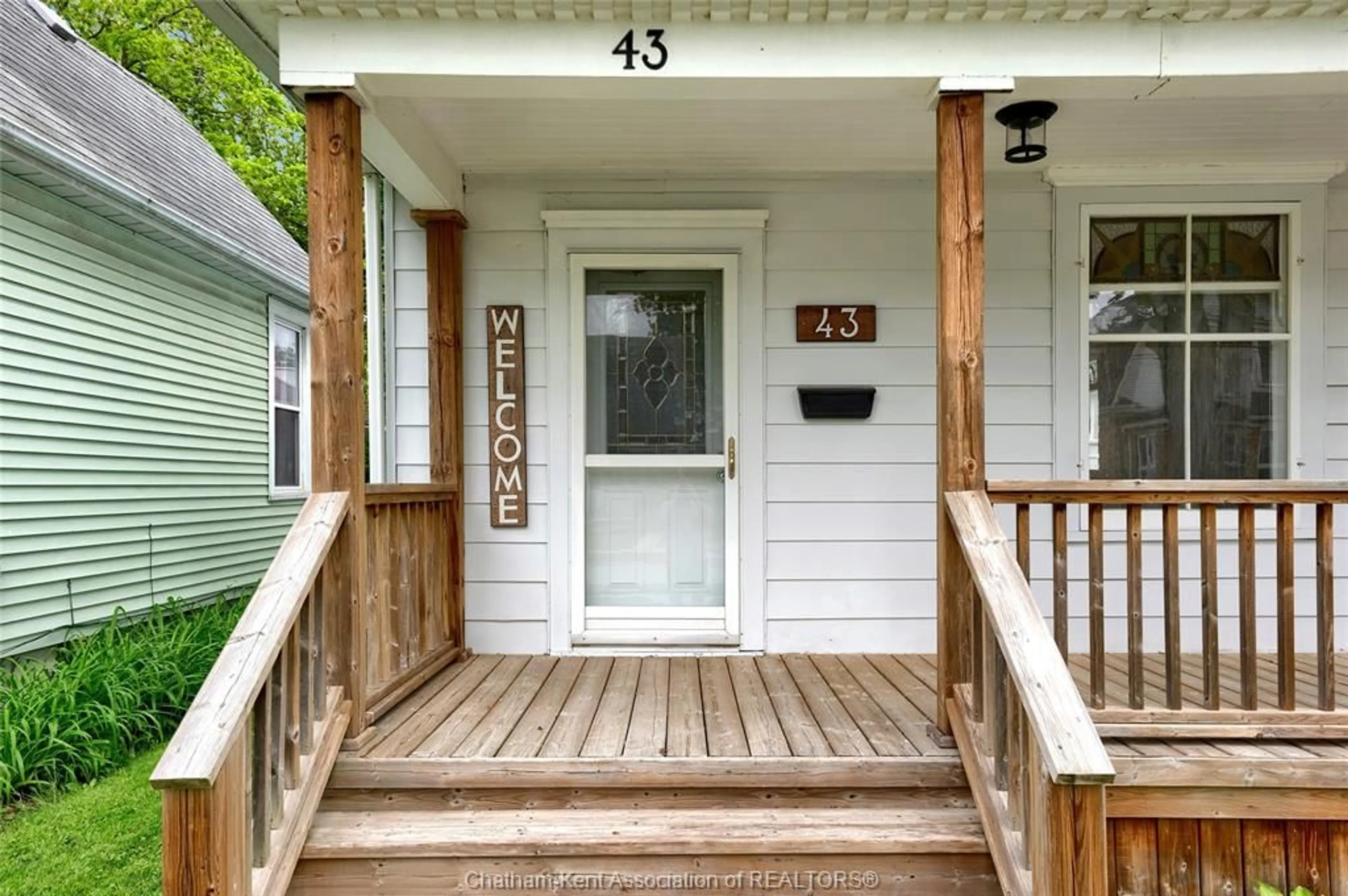 Indoor entryway for 43 Patteson Ave, Chatham Ontario N7M 1T4