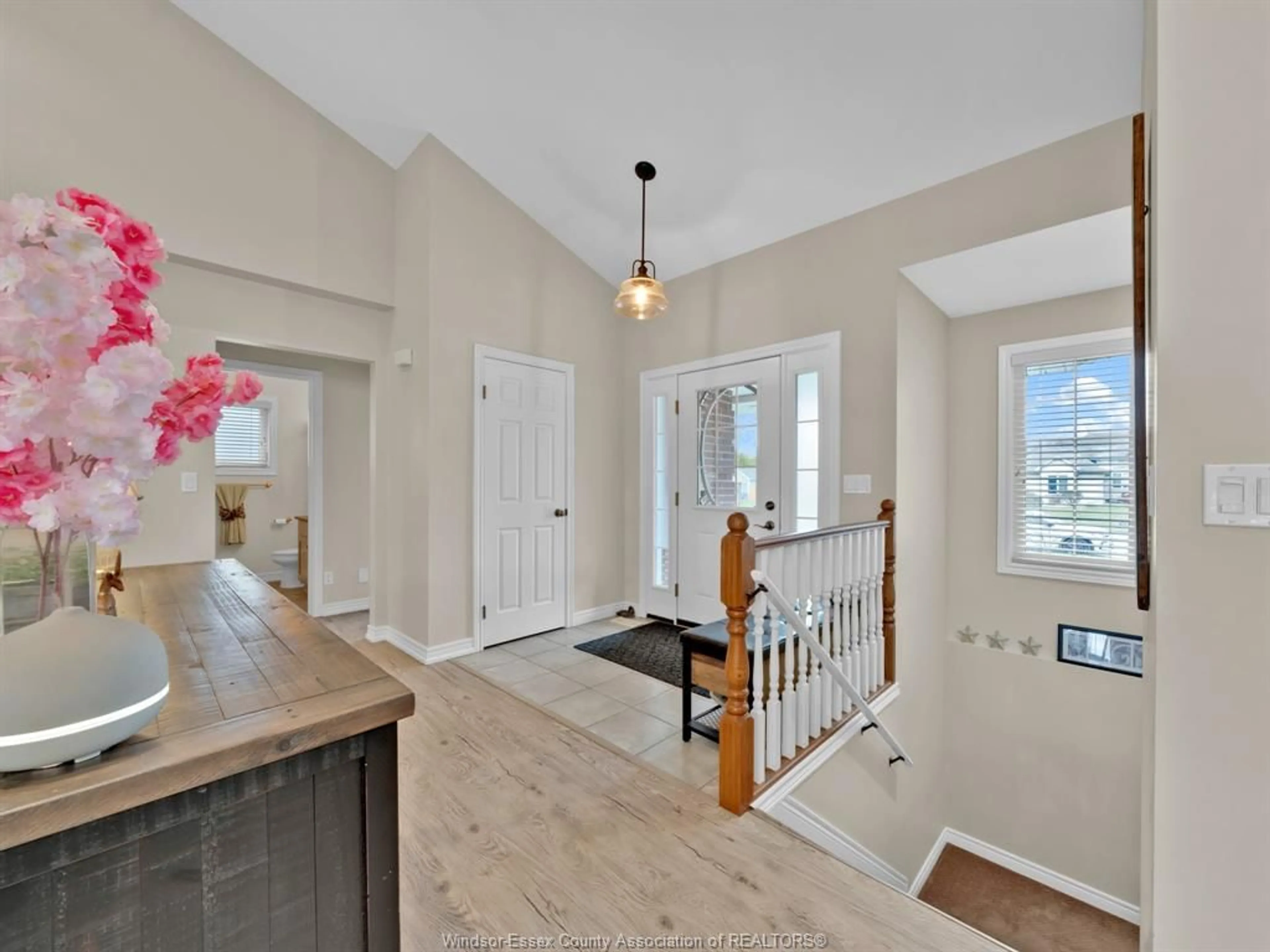 Indoor entryway for 132 PRINCE ALBERT St, Kingsville Ontario N9Y 1J7