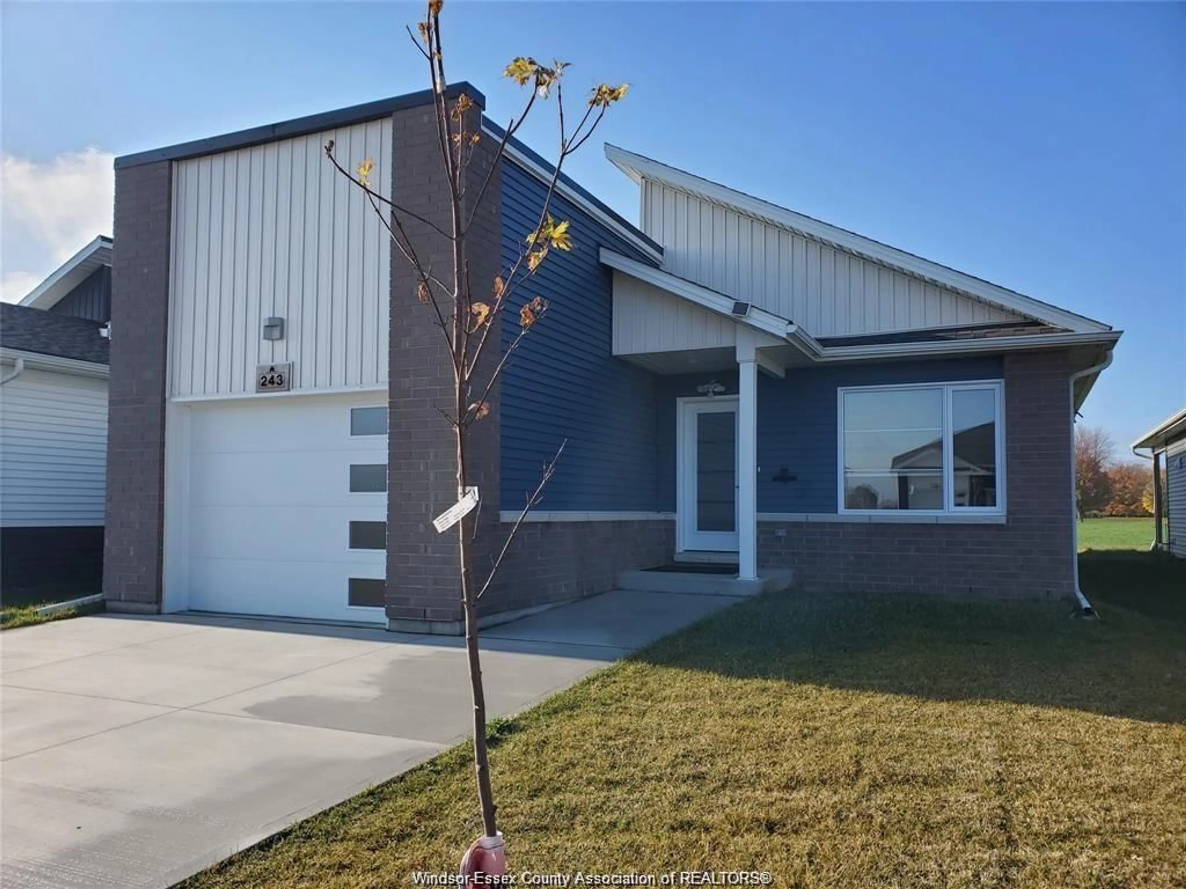 Unknown for 243 MANNING Dr, Chatham Ontario N7M 0S5