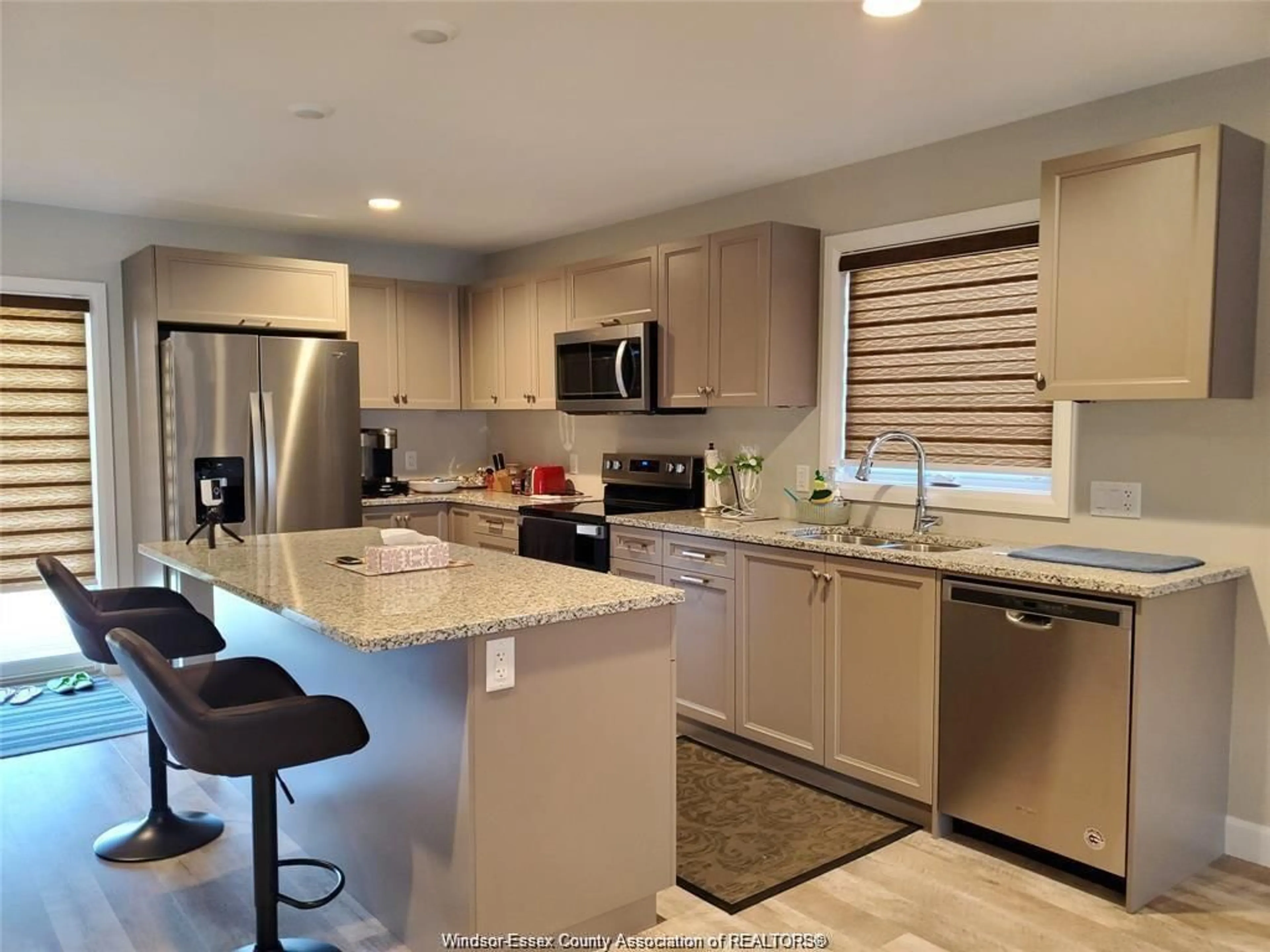 Open concept kitchen, ceramic/tile floor for 243 MANNING Dr, Chatham Ontario N7M 0S5