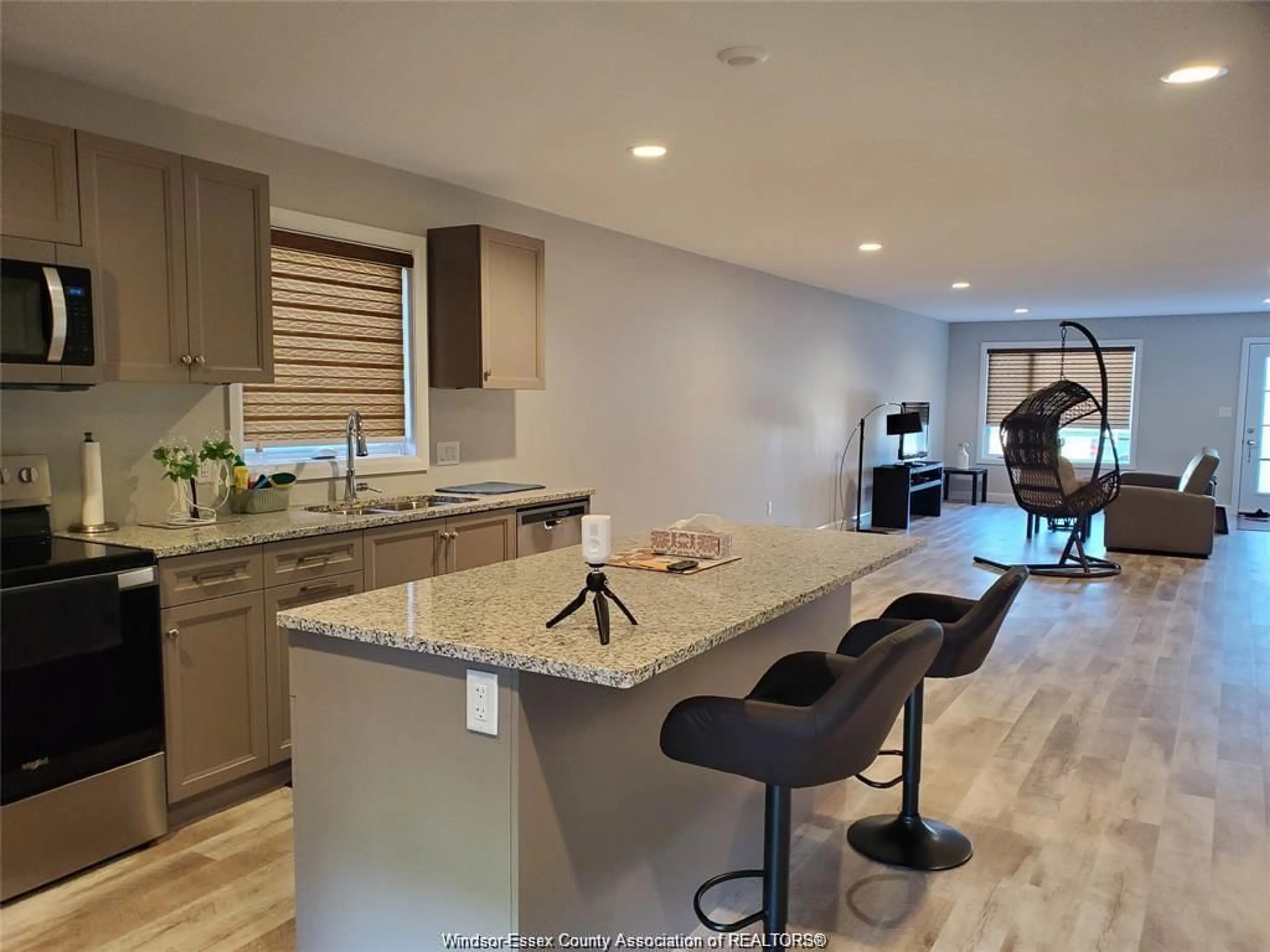 Open concept kitchen, ceramic/tile floor for 243 MANNING Dr, Chatham Ontario N7M 0S5