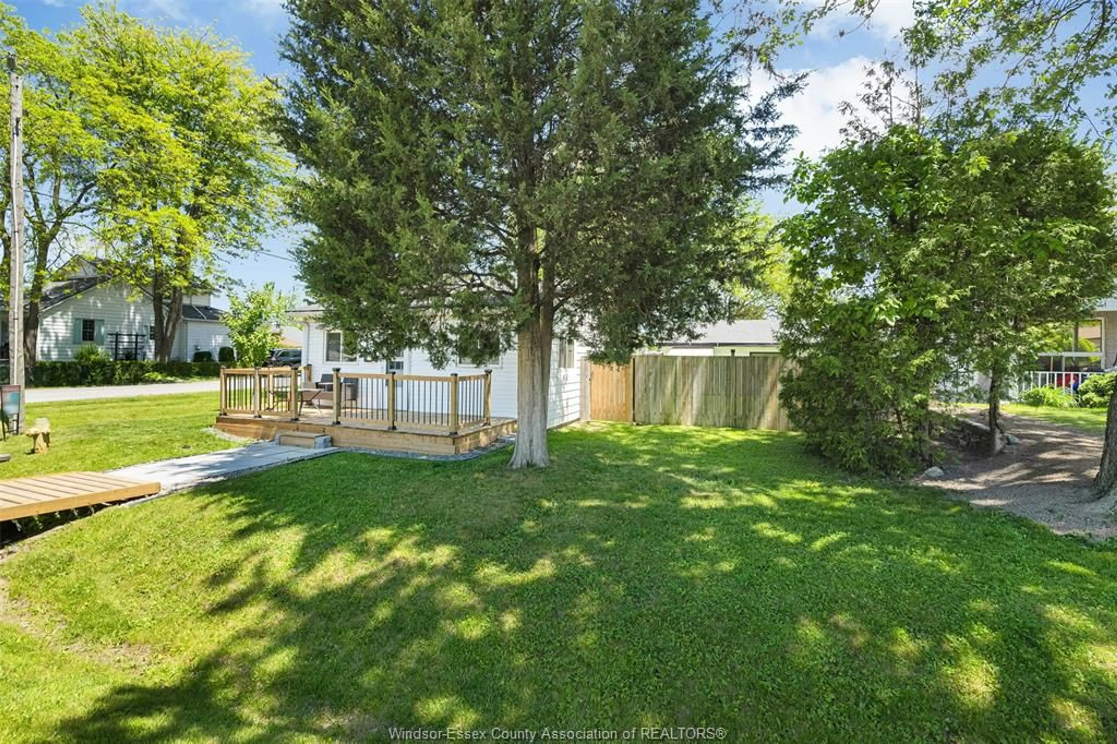 A pic from outside/outdoor area/front of a property/back of a property/a pic from drone, water/lake/river/ocean view for 3702 BYNG Rd, Windsor Ontario N8W 3J2