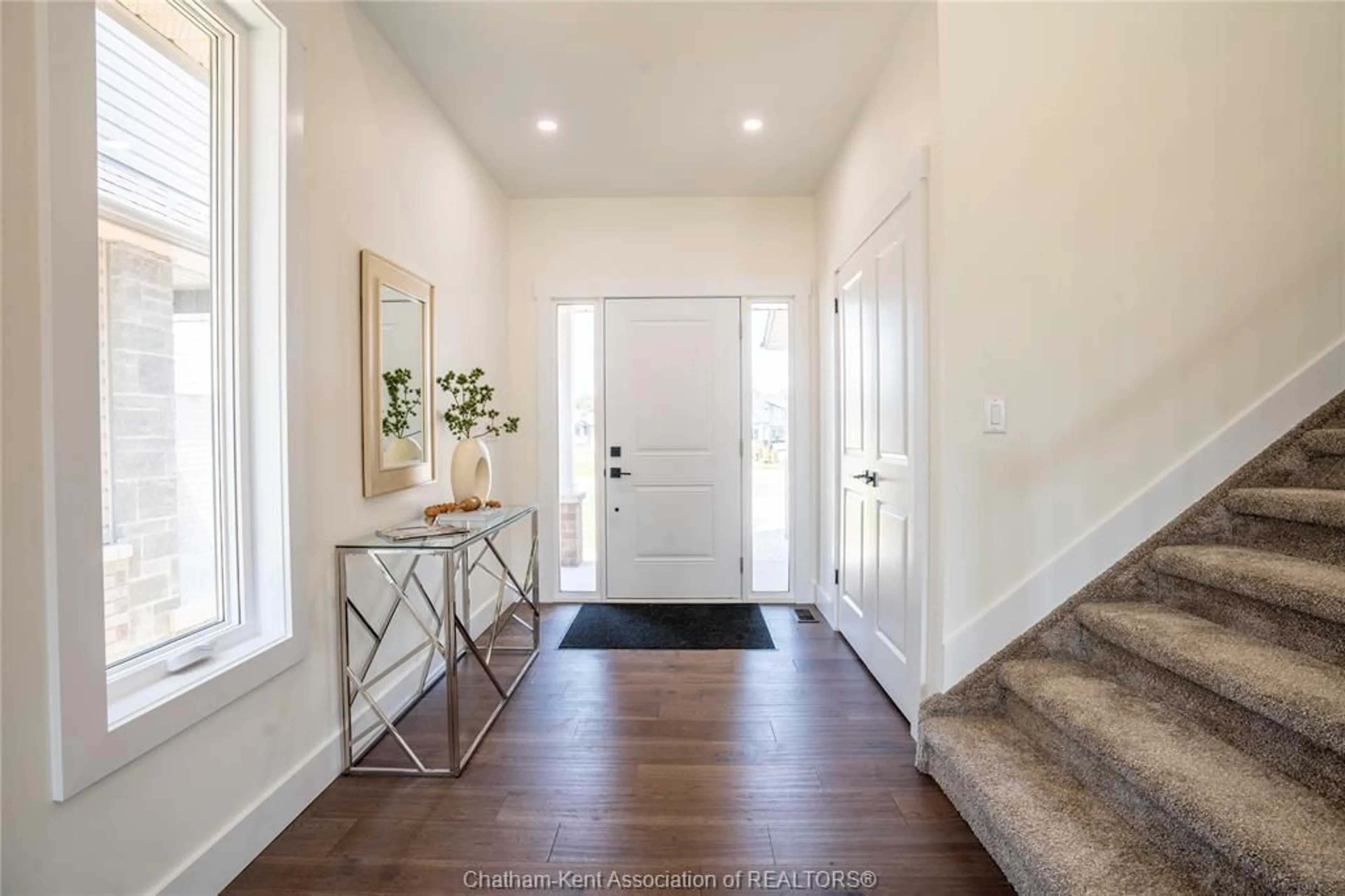 Indoor entryway for 128 Landings Pass, Chatham Ontario N7L 0A4