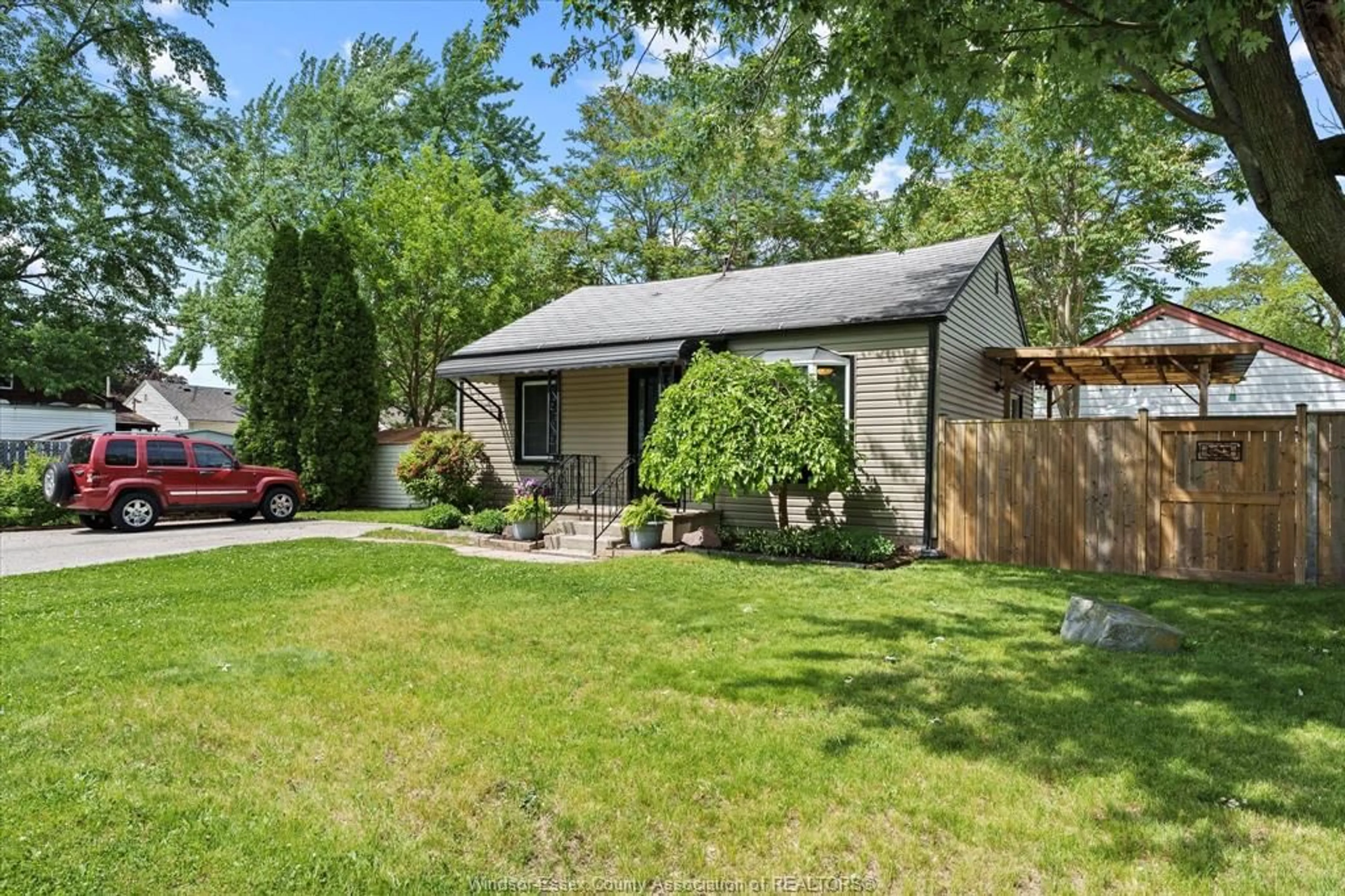Unknown for 1170 STRATHMORE Ave, Windsor Ontario N9C 3N5