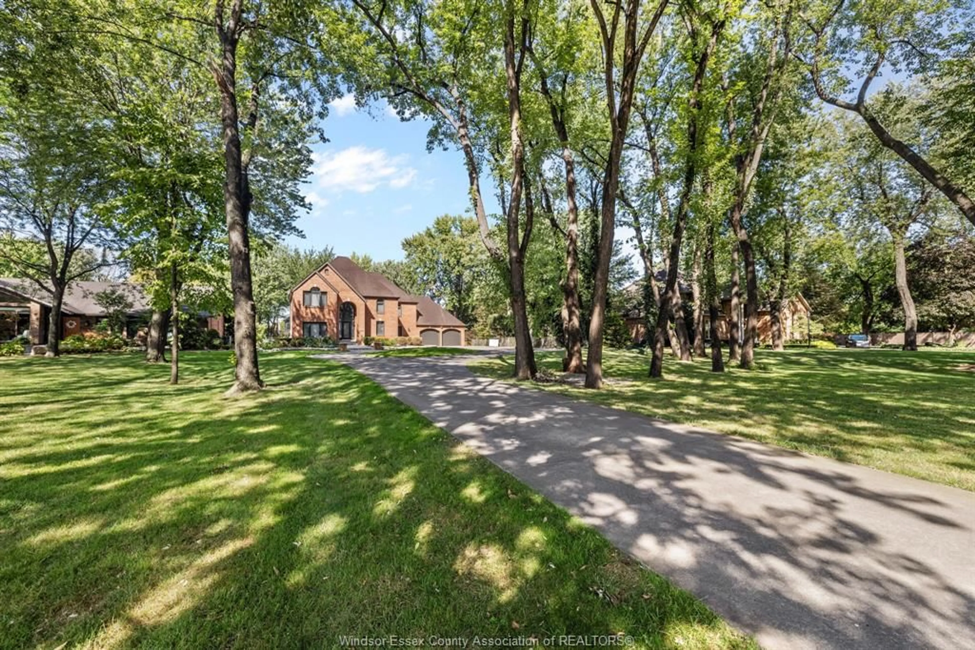 A pic from outside/outdoor area/front of a property/back of a property/a pic from drone, street for 428 OLD TECUMSEH Rd, Lakeshore Ontario N8N 3S8