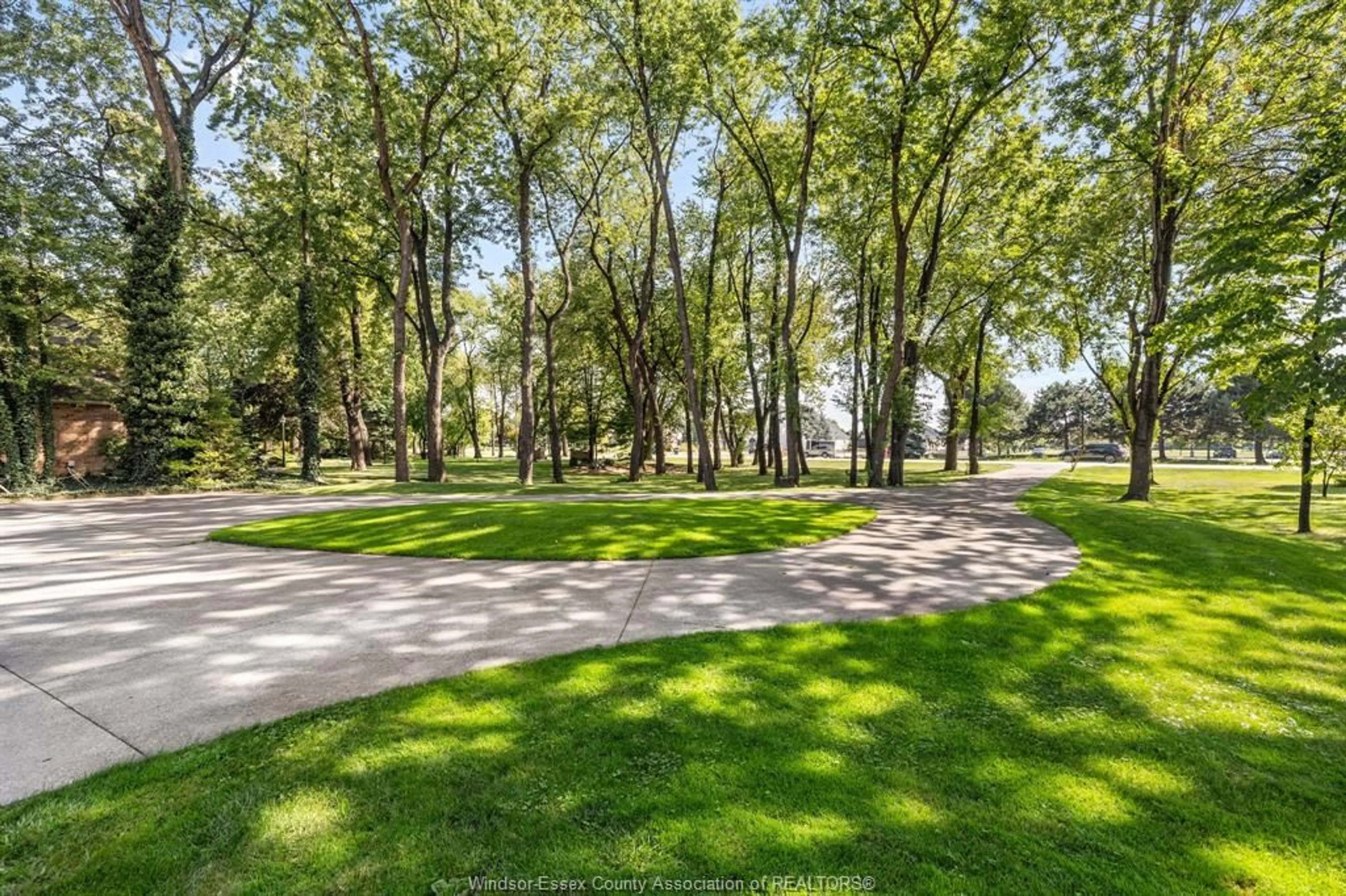 A pic from outside/outdoor area/front of a property/back of a property/a pic from drone, water/lake/river/ocean view for 428 OLD TECUMSEH Rd, Lakeshore Ontario N8N 3S8