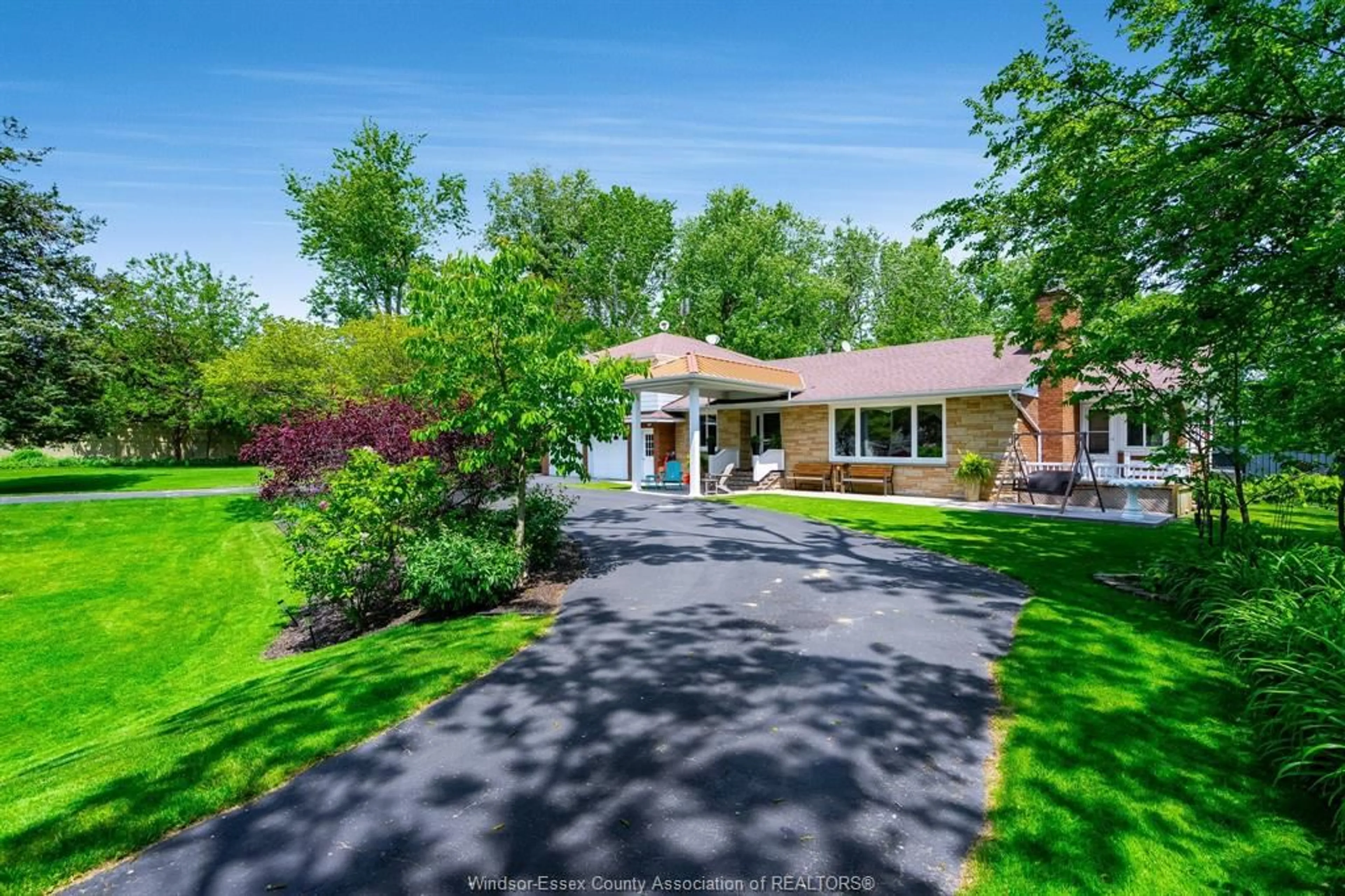 A pic from outside/outdoor area/front of a property/back of a property/a pic from drone, street for 77 Prince Albert St, Kingsville Ontario N9Y 1J8