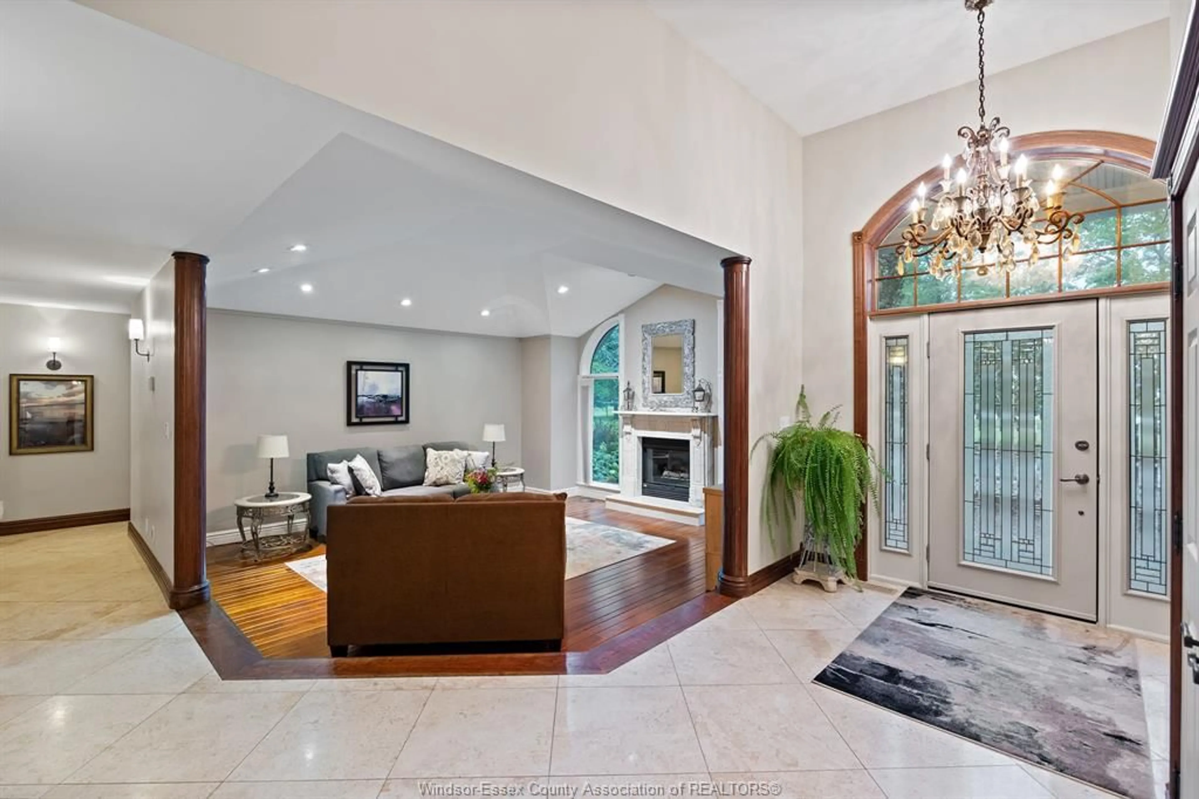 Indoor foyer for 13568 COUNTY RD 46 (MIDDLE SIDE ROAD), Lakeshore Ontario N0P 1J0