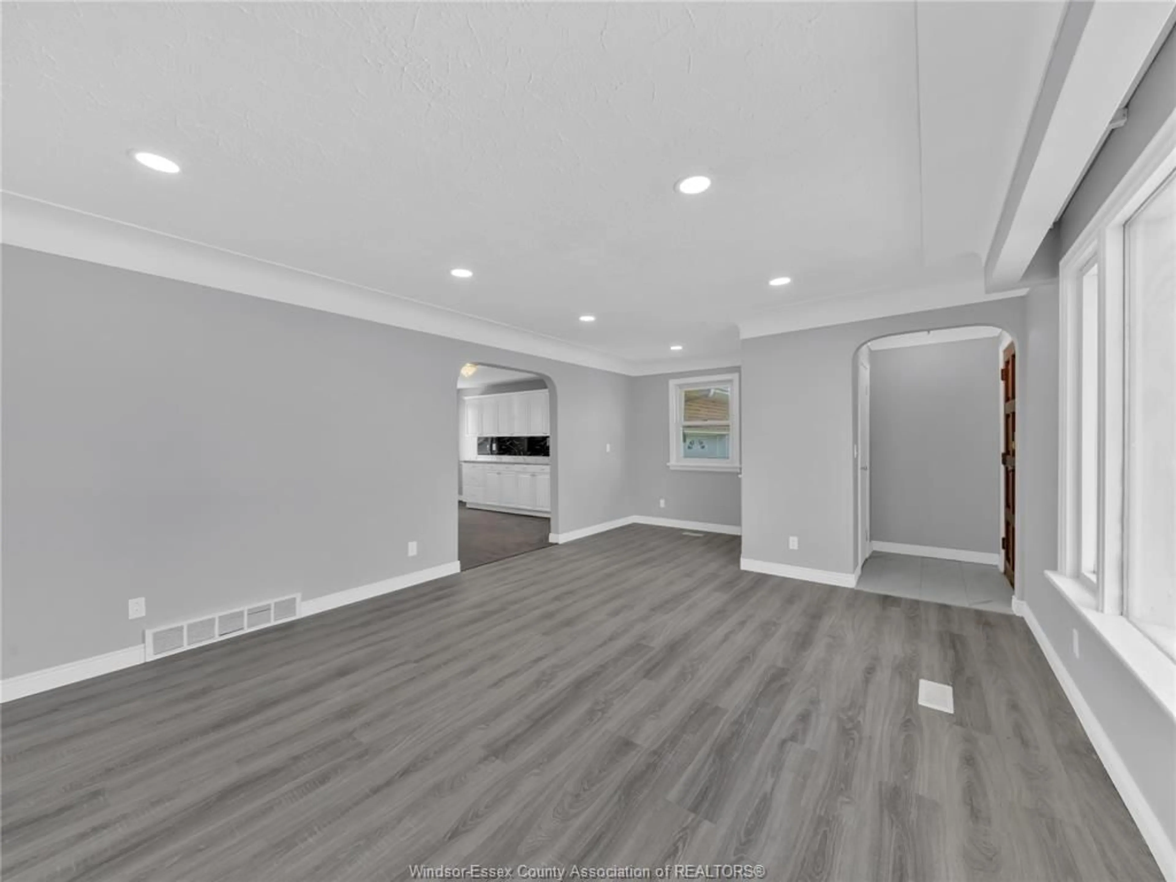 A pic of a room for 8 Pulford, Leamington Ontario N8H 2J3