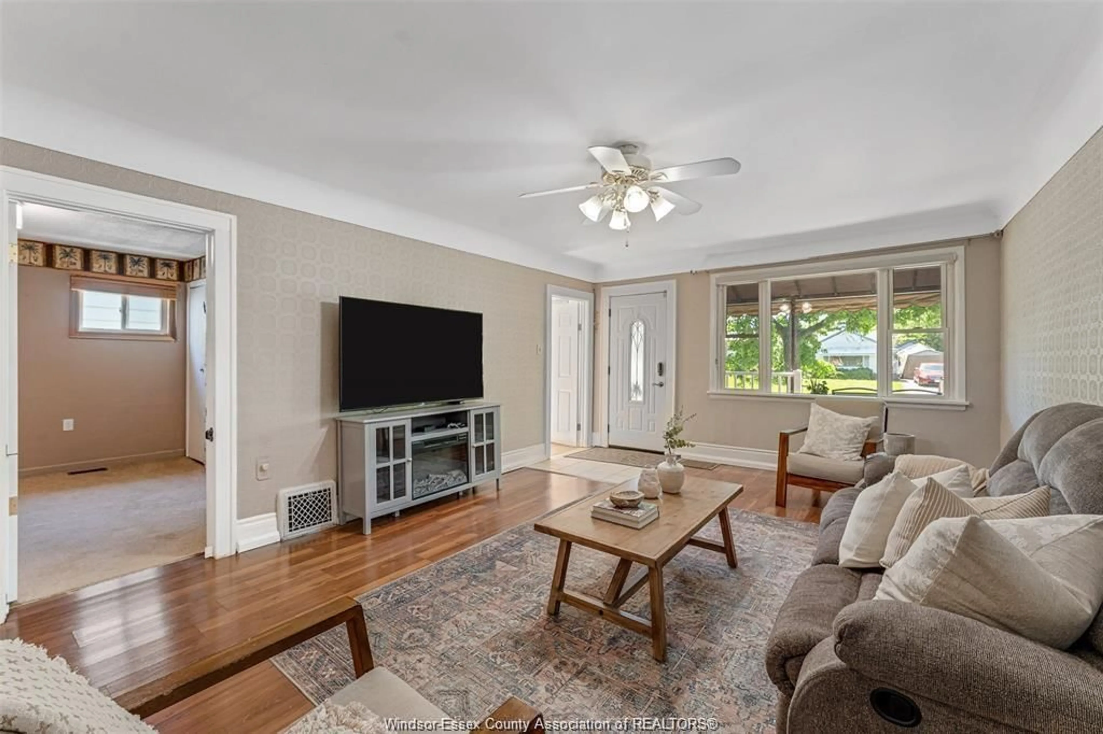 Living room with furniture, unknown for 948 Jefferson, Windsor Ontario N8S 2R1