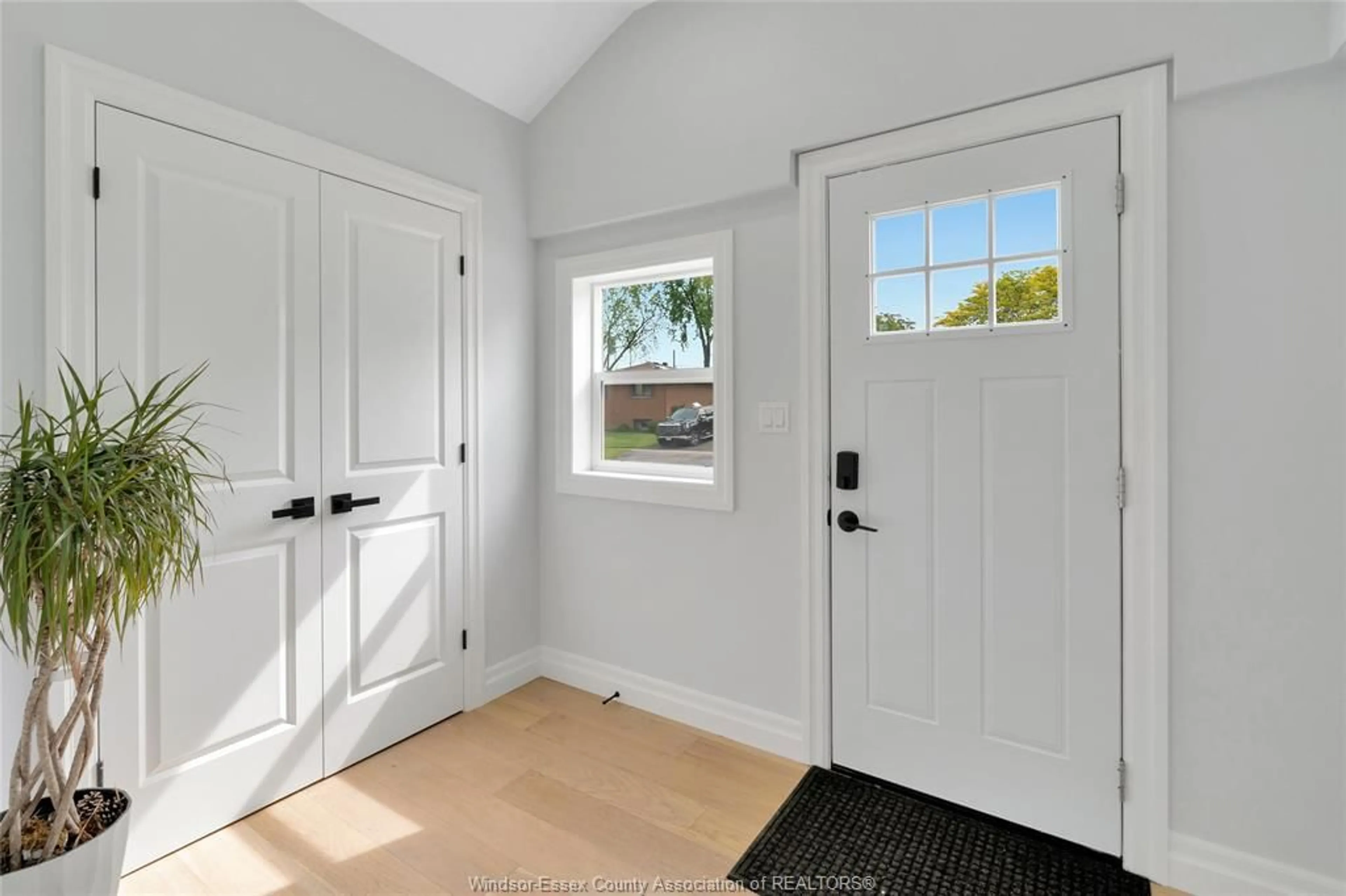 Indoor entryway for 617 Labute St, Tecumseh Ontario N8N 2B2