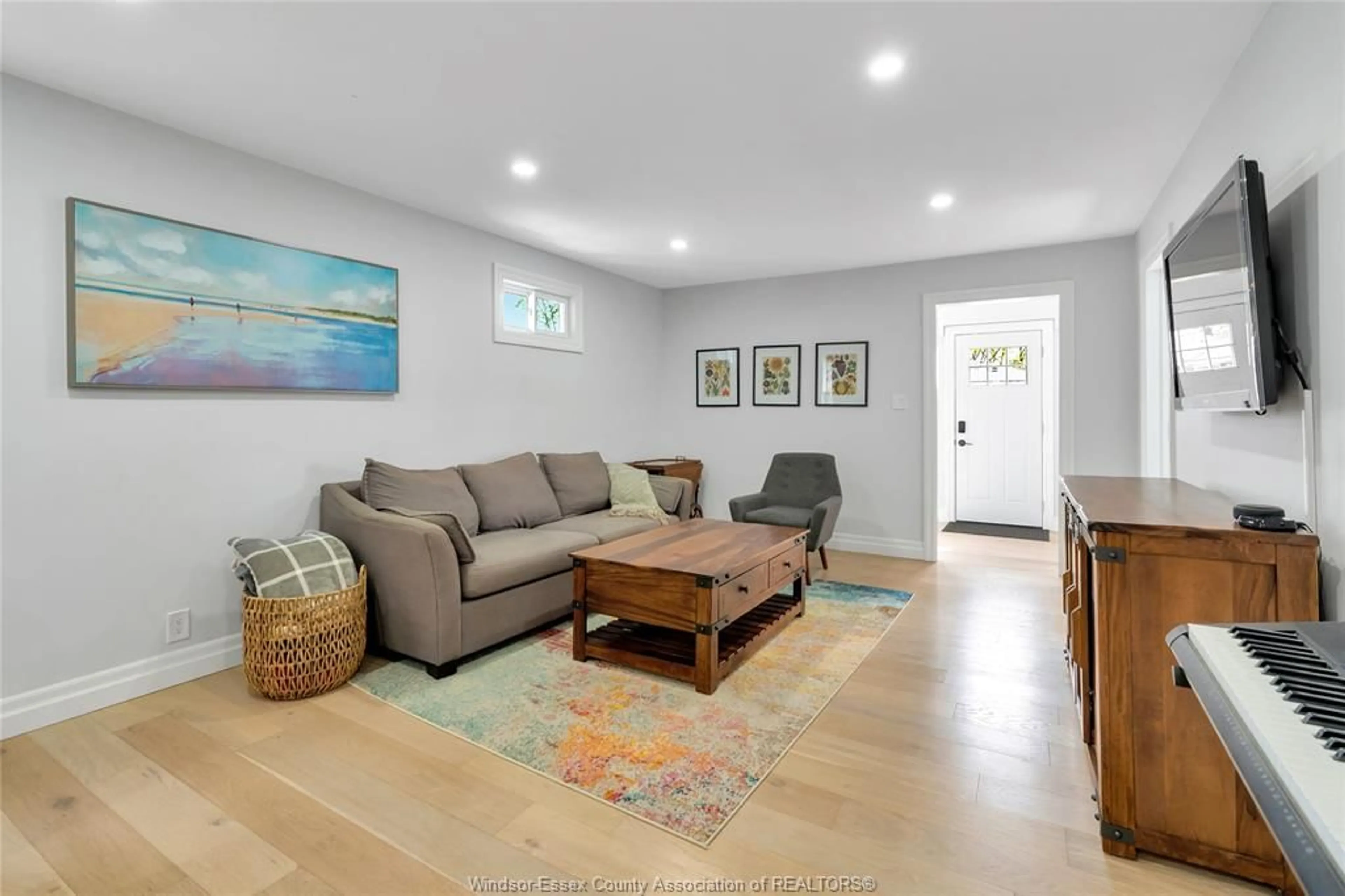 Living room with furniture, unknown for 617 Labute St, Tecumseh Ontario N8N 2B2