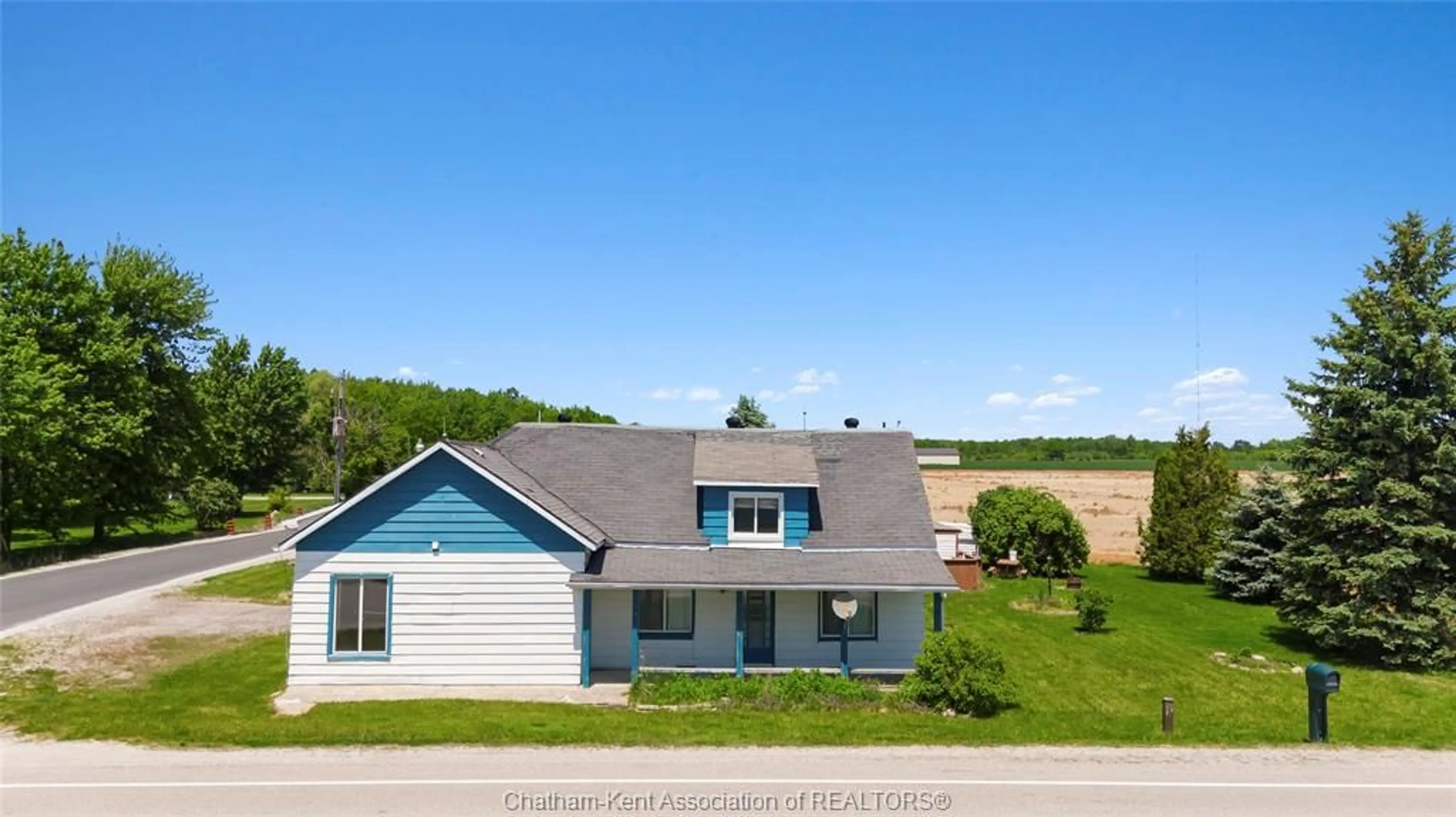 Home with vinyl exterior material, building for 1400 Marthaville Rd, Dawn-Euphemia Ontario N0P 1M0