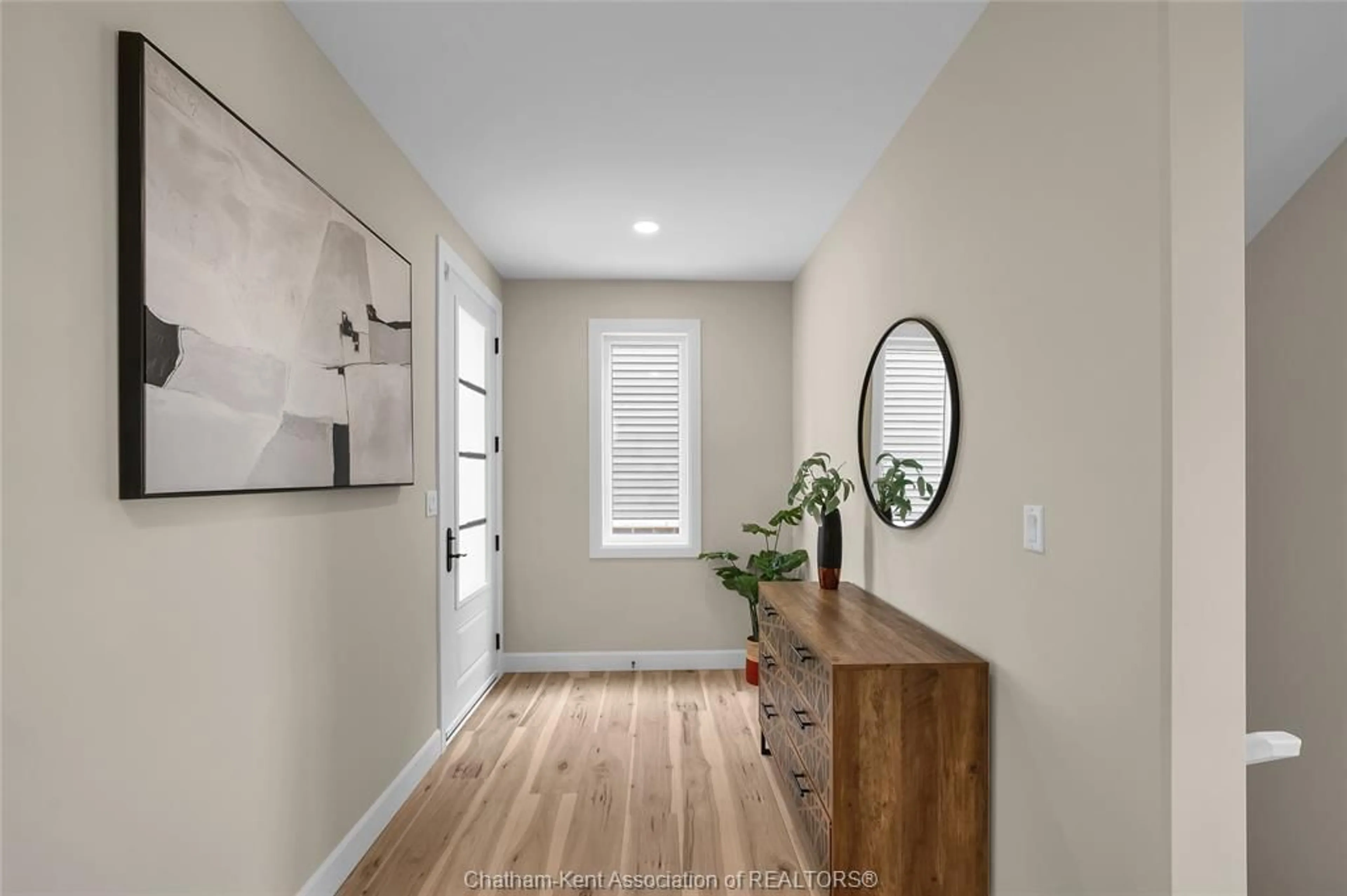 Indoor entryway for 154 IRONWOOD Trail, Chatham Ontario N7M 0T3