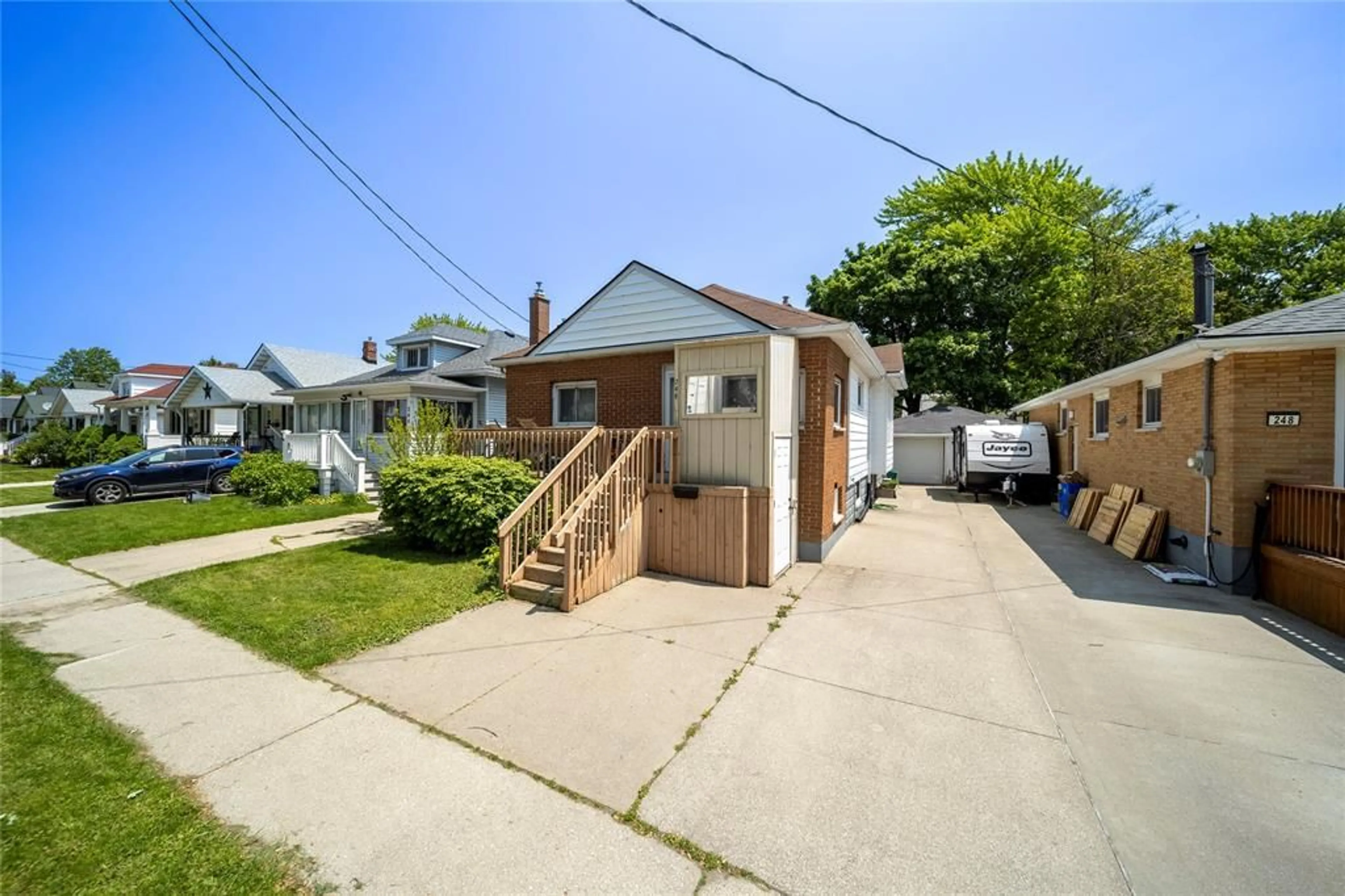 A pic from outside/outdoor area/front of a property/back of a property/a pic from drone, street for 246 RUSSELL St, Sarnia Ontario N7T 3L8