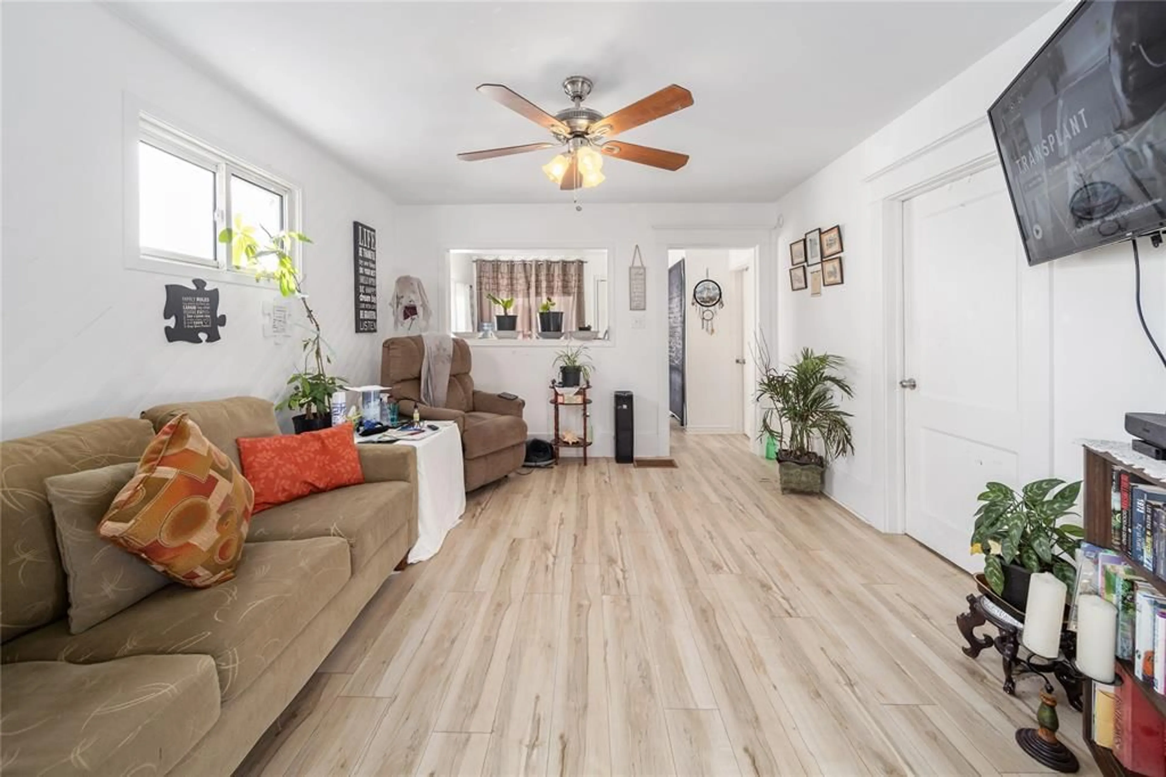 Living room with furniture, wood/laminate floor for 246 RUSSELL St, Sarnia Ontario N7T 3L8