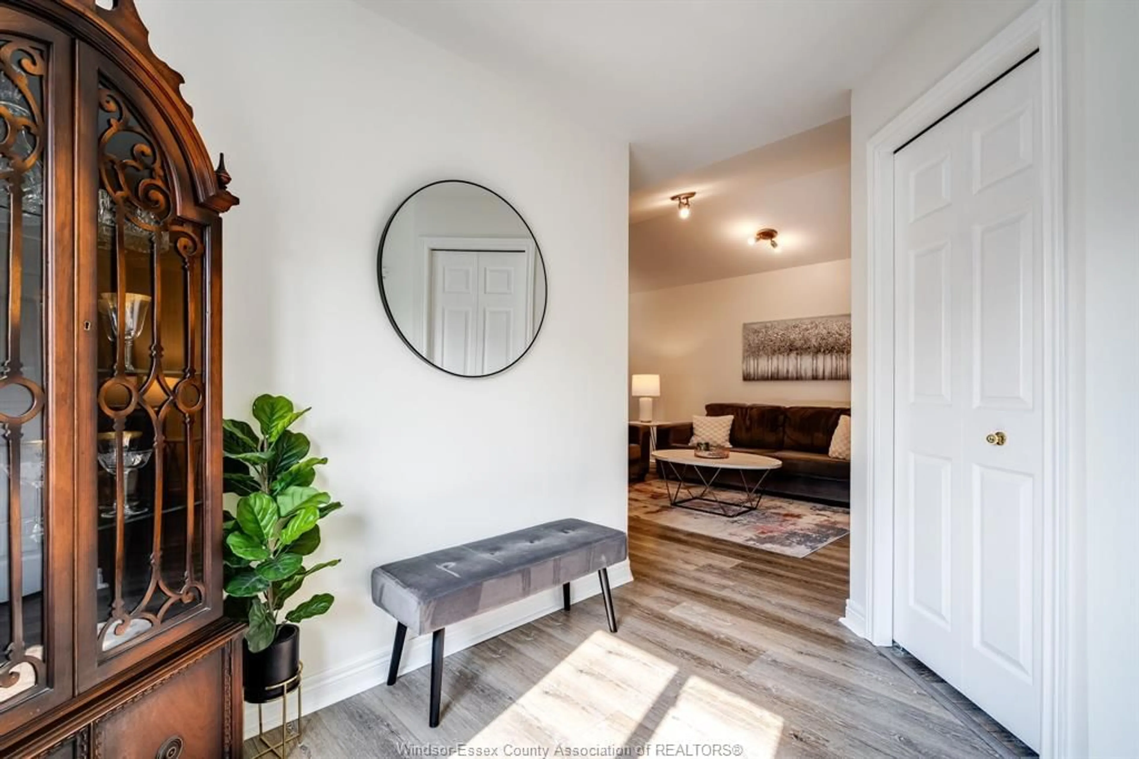 Indoor entryway for 1641 Tumbleweed Crt, Windsor Ontario N9G 3B9