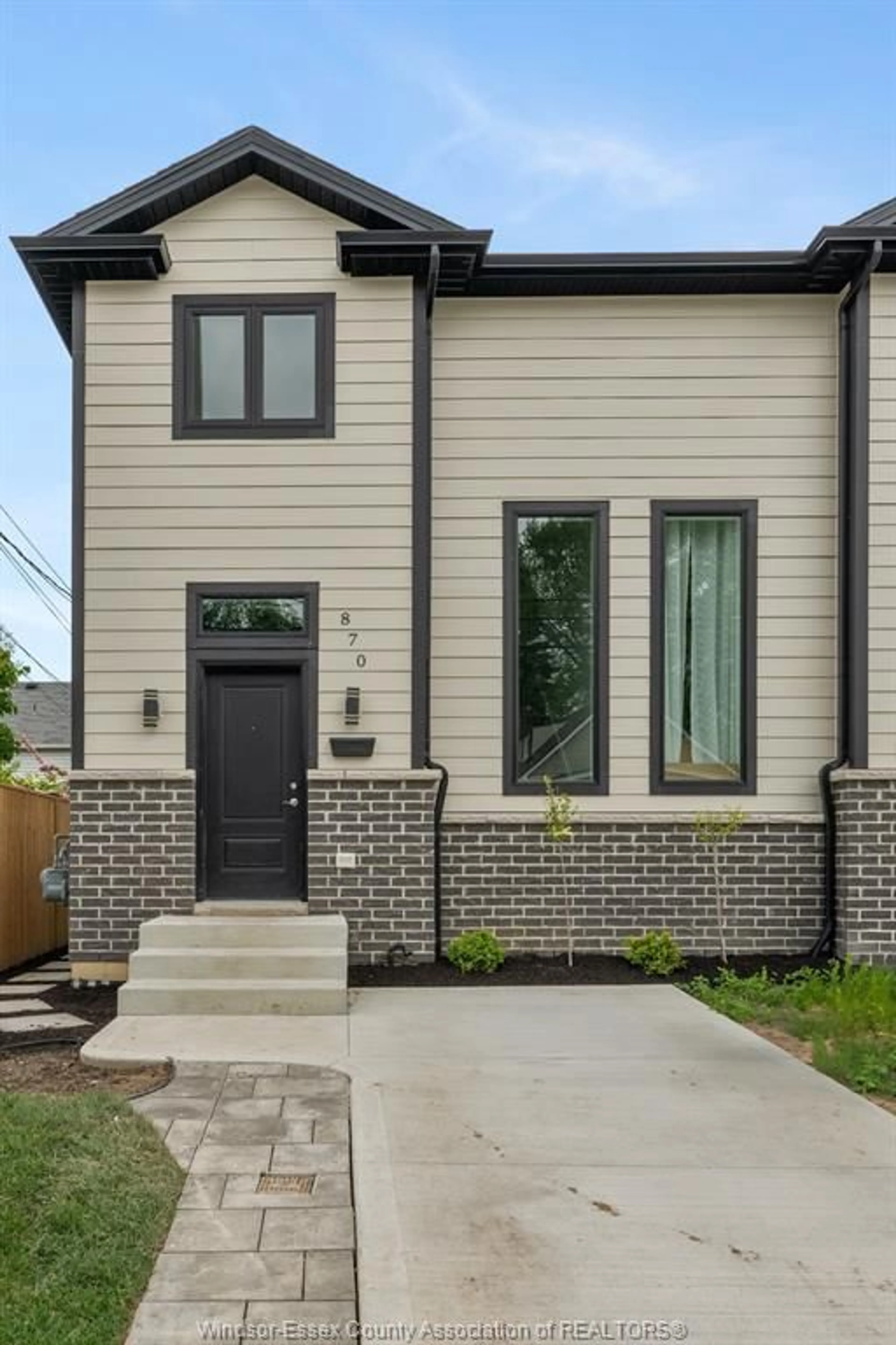 Home with brick exterior material, street for 870 Arthur, Windsor Ontario N8Y 3Y2