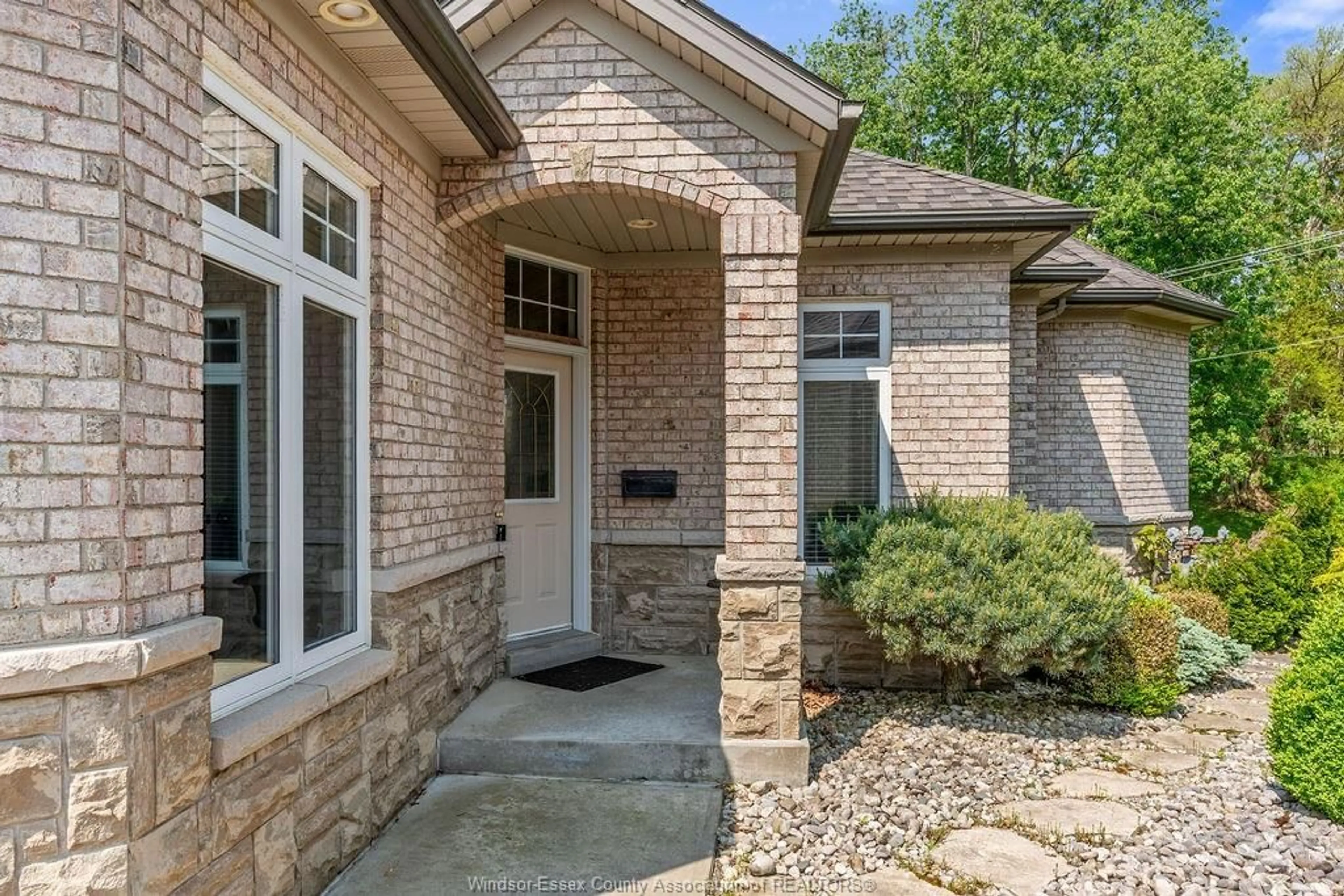 Home with brick exterior material, street for 16 LAKESIDE Cres, Kingsville Ontario N9Y 4C1