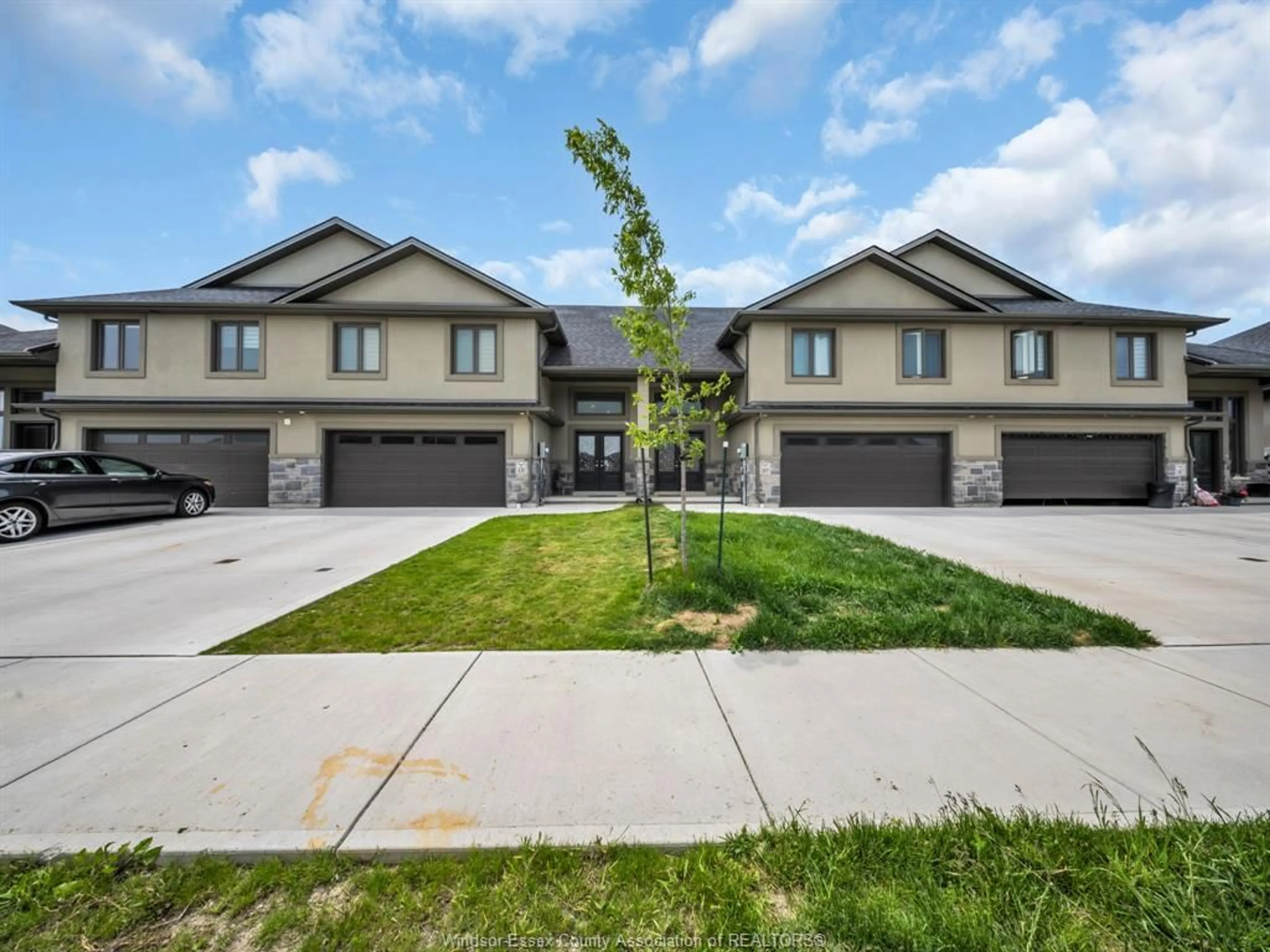 A pic from outside/outdoor area/front of a property/back of a property/a pic from drone, street for 151 REED St, Essex Ontario N8M 0B3