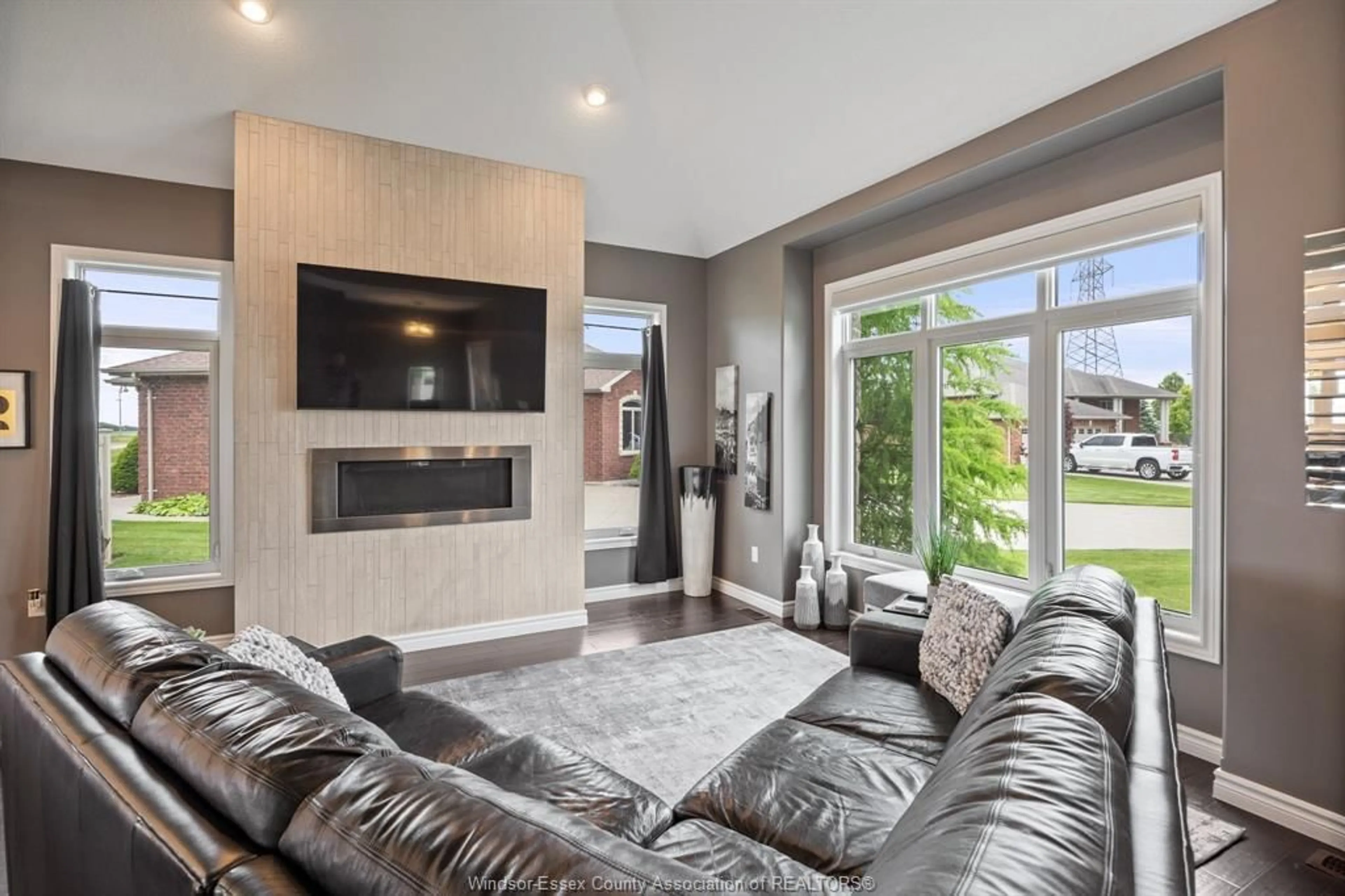 Living room with furniture, unknown for 64 BOLOHAN Dr, Tilbury Ontario N0P 2L0