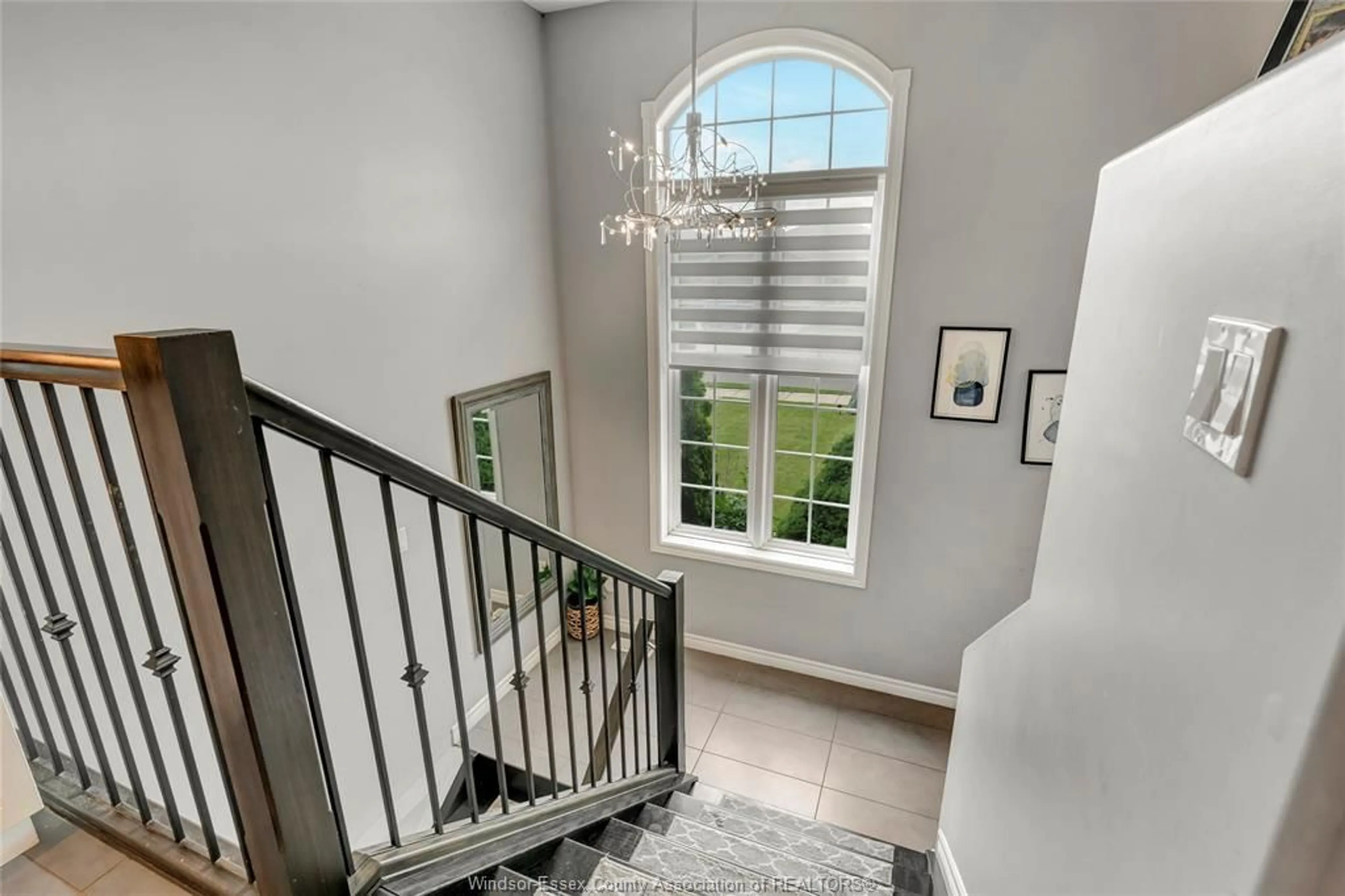 Indoor entryway for 1068 THUNDERBAY Ave, Windsor Ontario N8P 0C1