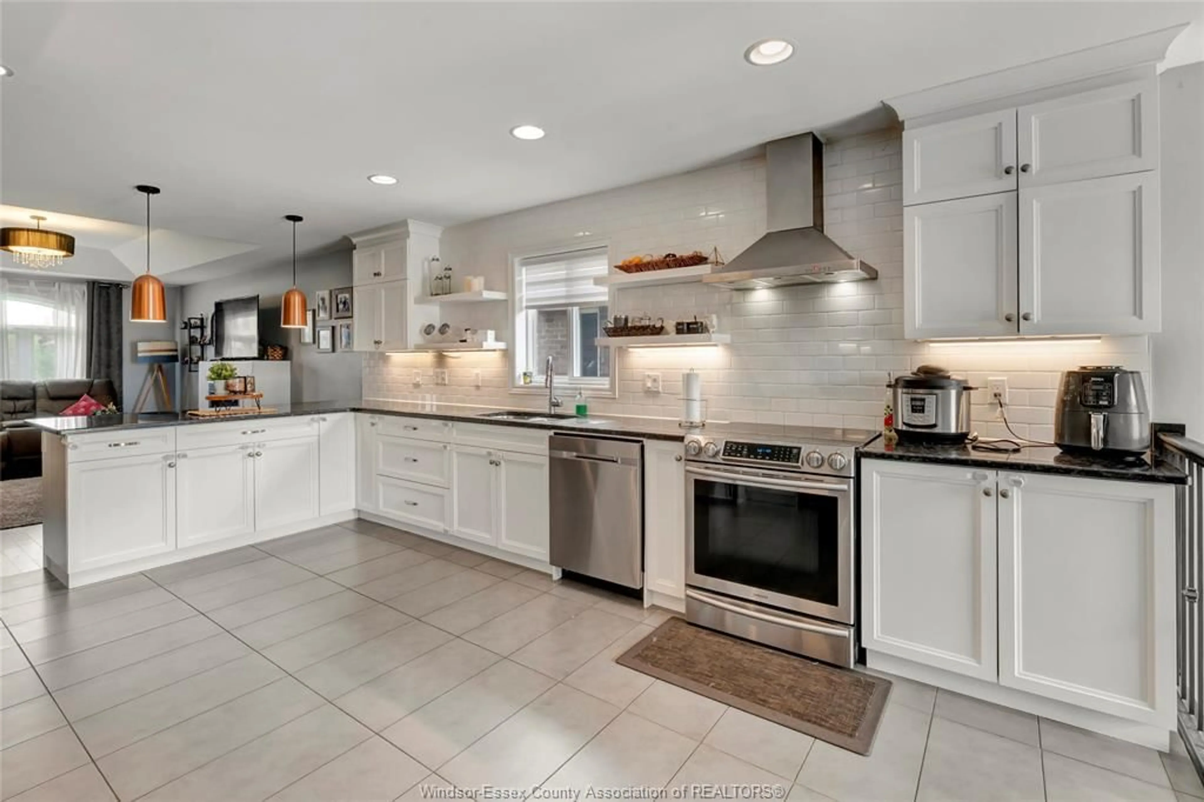 Open concept kitchen, ceramic/tile floor for 1068 THUNDERBAY Ave, Windsor Ontario N8P 0C1