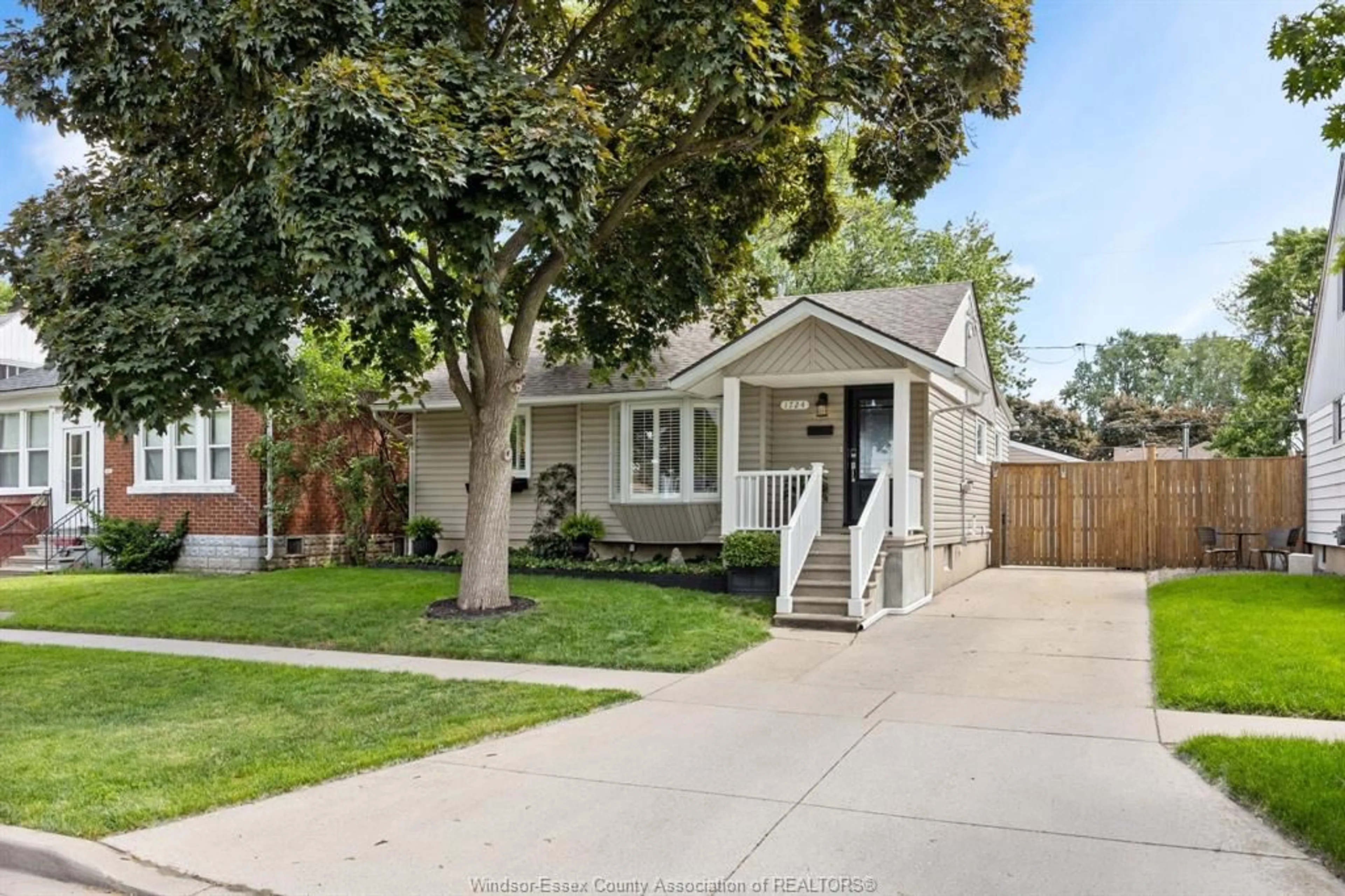 Home with vinyl exterior material, street for 1724 LABADIE, Windsor Ontario N8Y 4H5