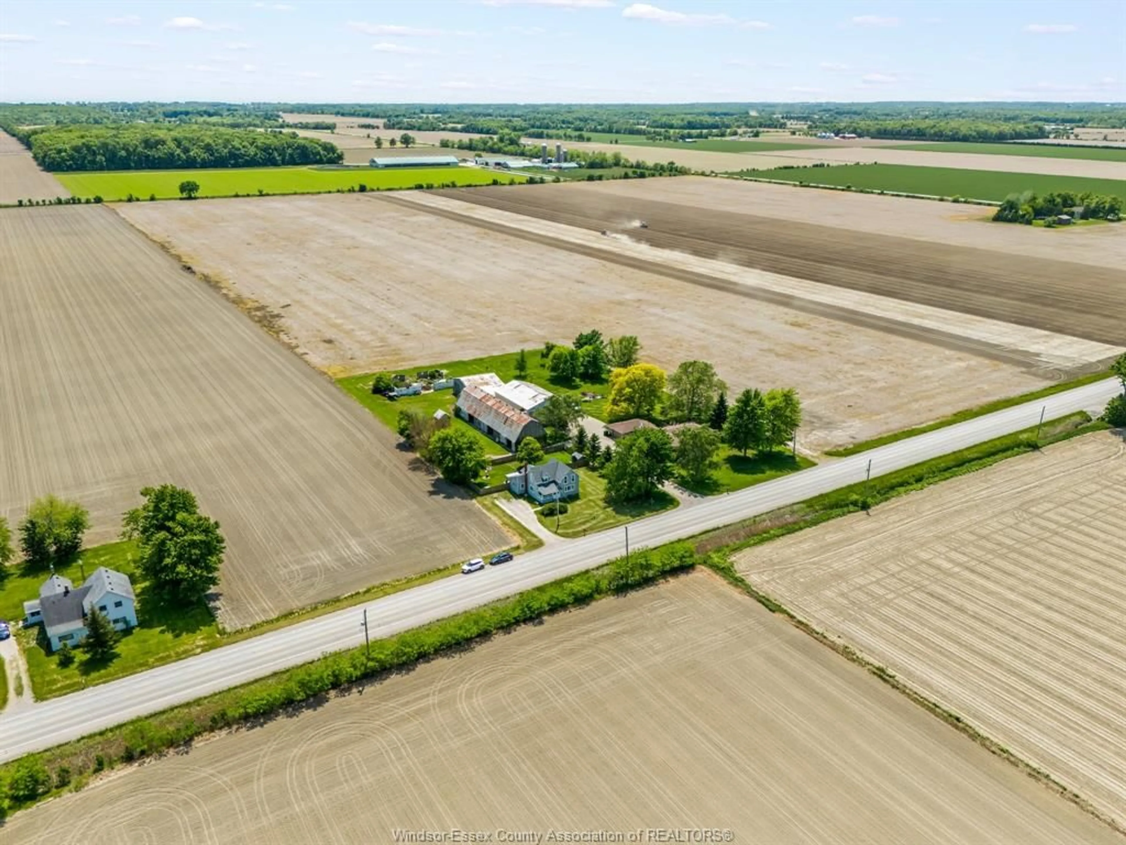 A pic from outside/outdoor area/front of a property/back of a property/a pic from drone, street for 691 ROAD 4, Kingsville Ontario N9Y 2E5
