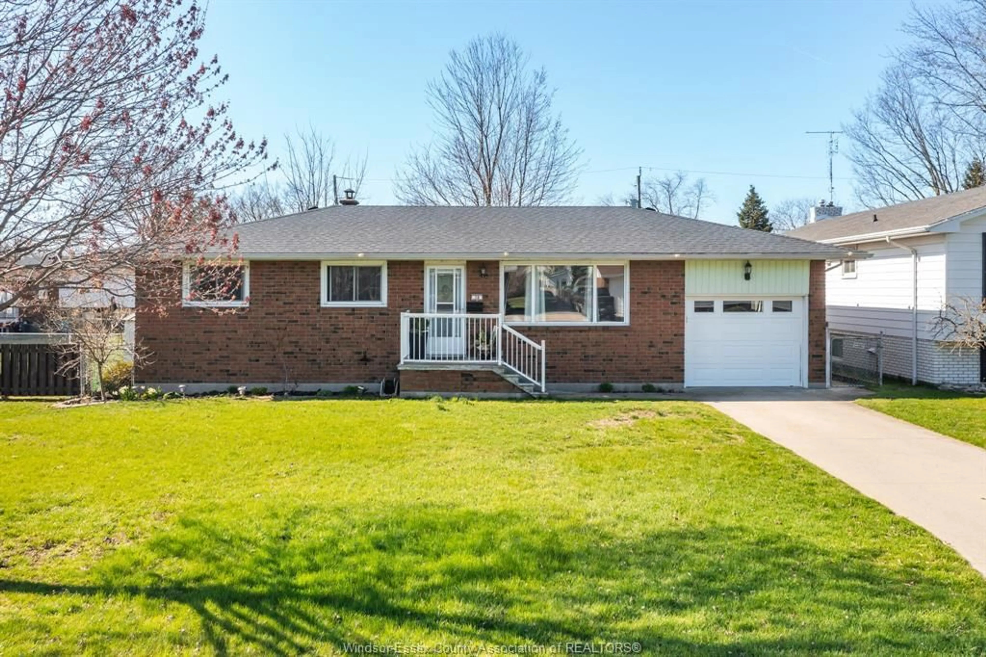 Home with brick exterior material, street for 38 BRUCE Ave, Leamington Ontario N8H 4C5
