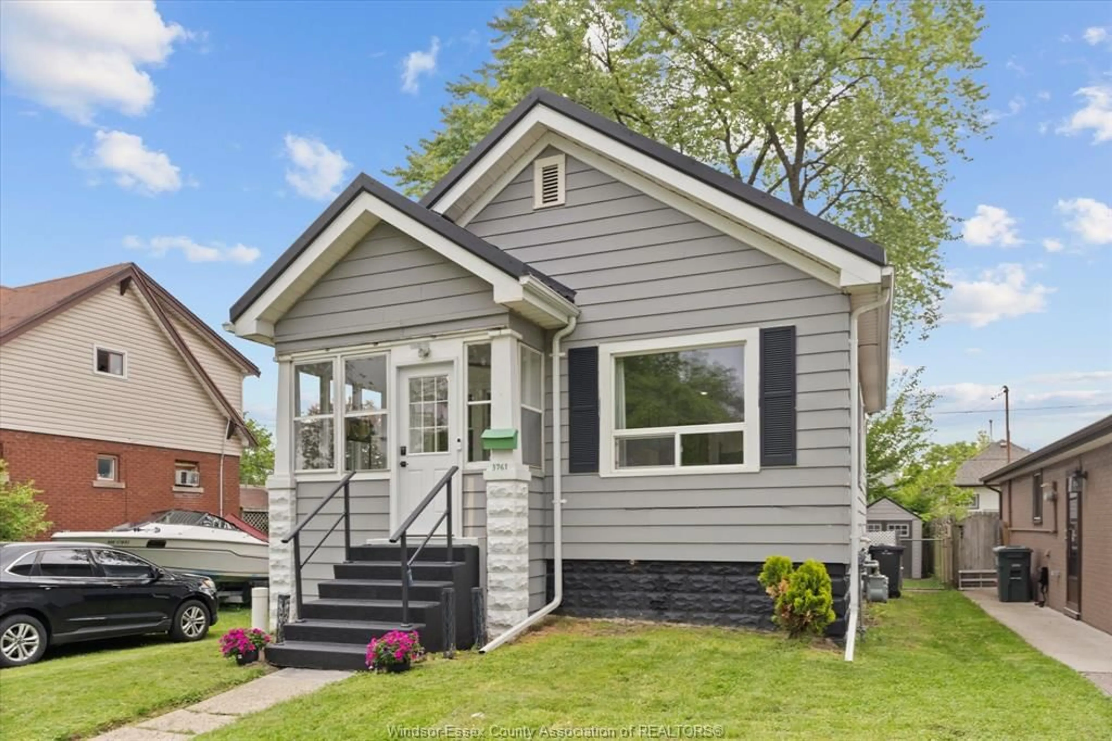 Home with vinyl exterior material, street for 3761 MONTCALM St, Windsor Ontario N9C 2B1
