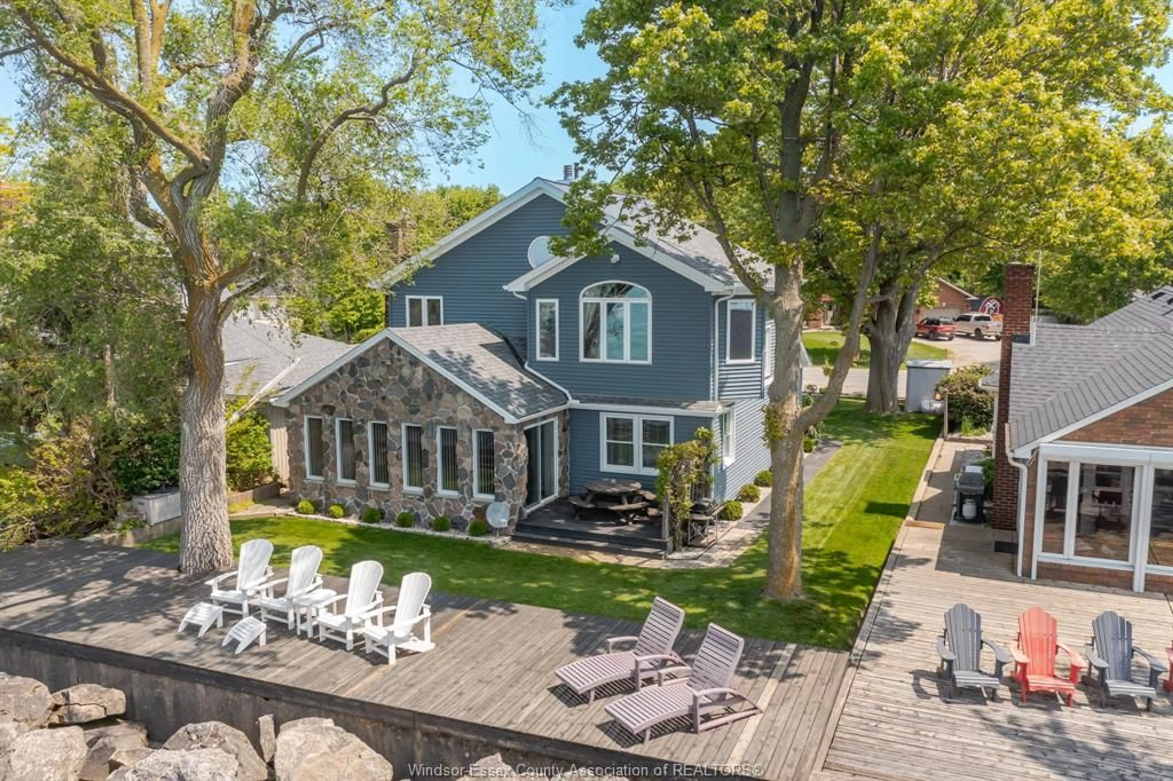 A pic from outside/outdoor area/front of a property/back of a property/a pic from drone, unknown for 700 POINT PELEE, Leamington Ontario N8H 3V4