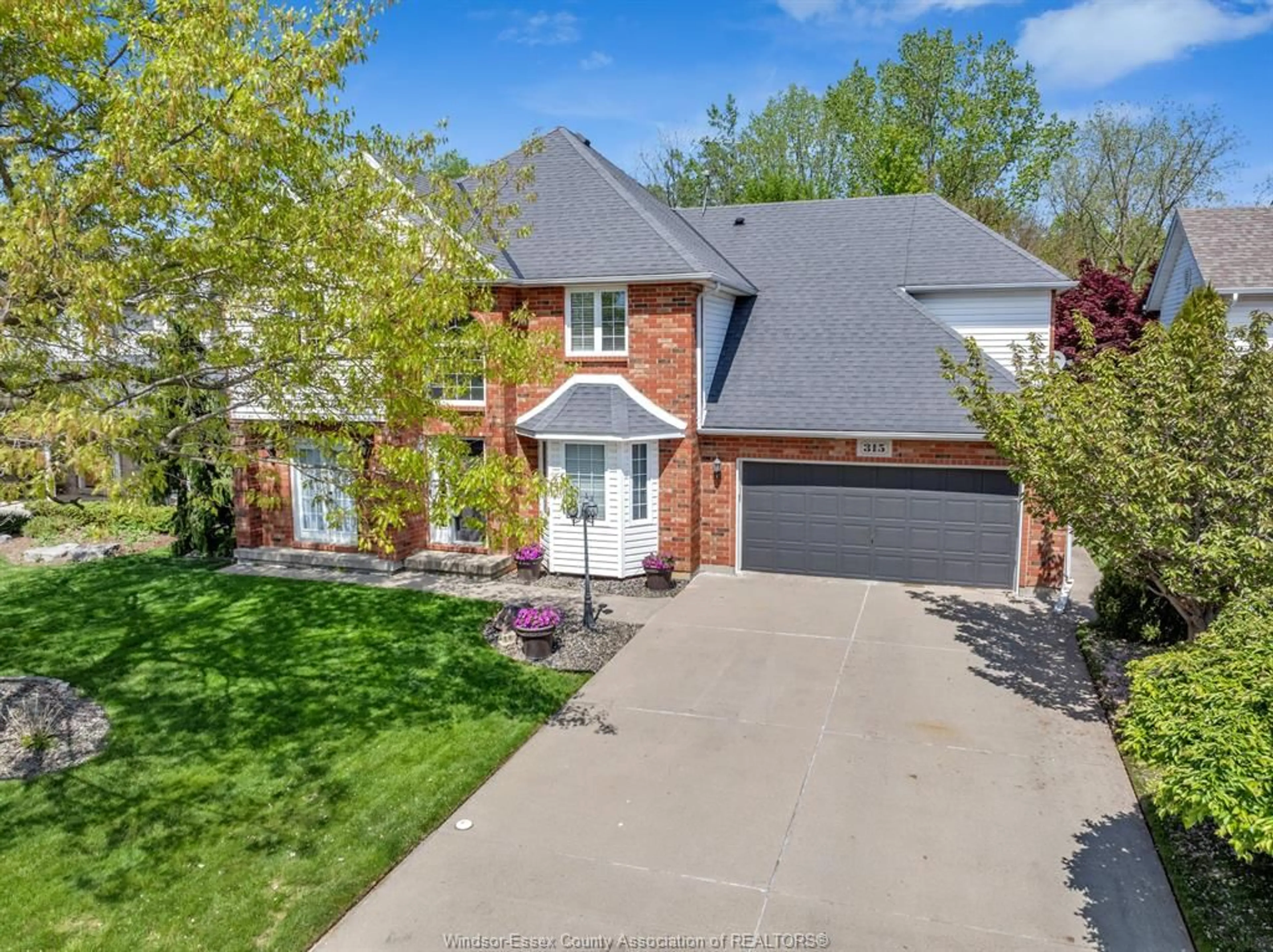 A pic from outside/outdoor area/front of a property/back of a property/a pic from drone, street for 315 MILLBROOK Dr, Kingsville Ontario N9Y 4A5