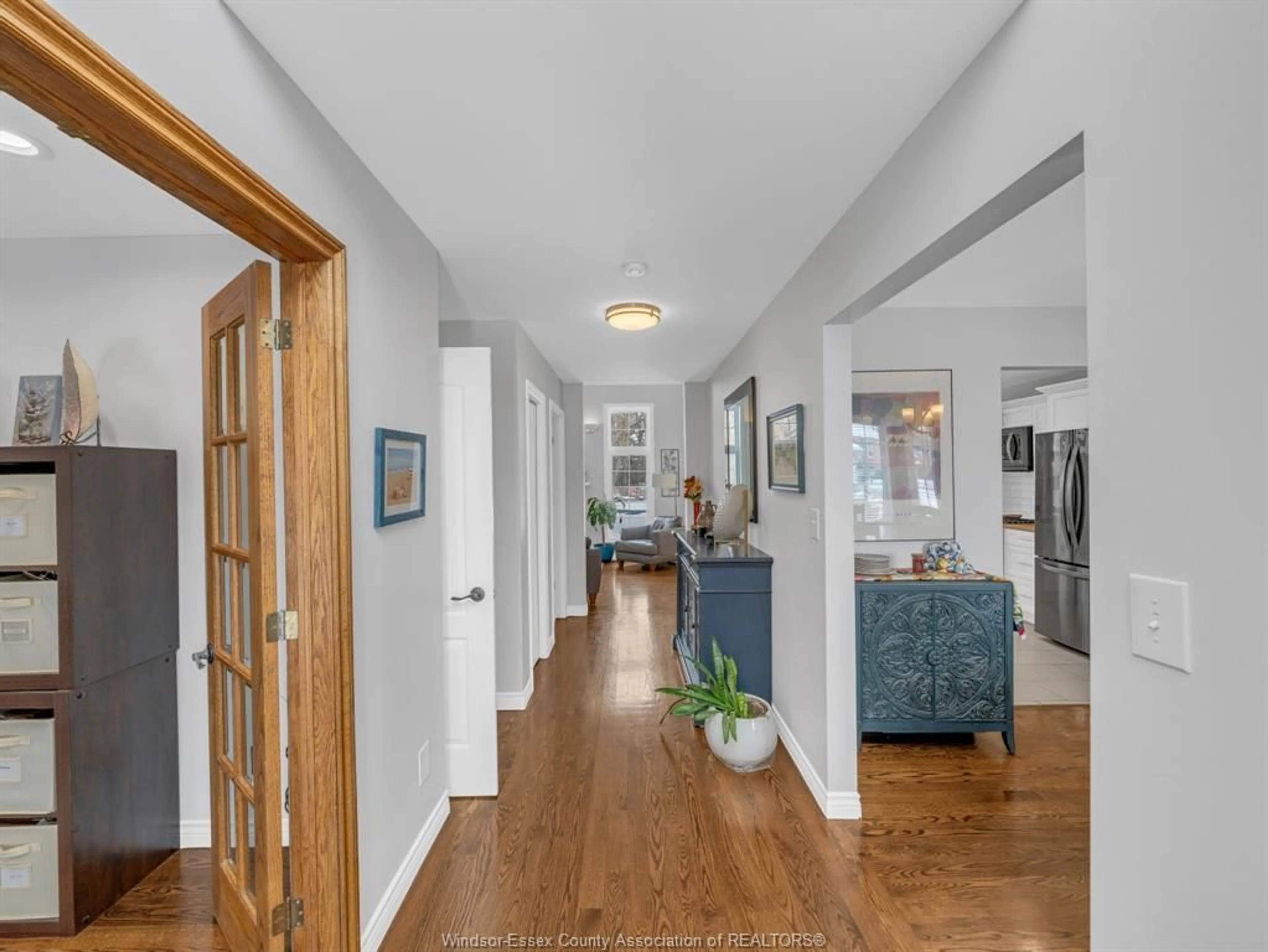 Indoor entryway for 315 MILLBROOK Dr, Kingsville Ontario N9Y 4A5