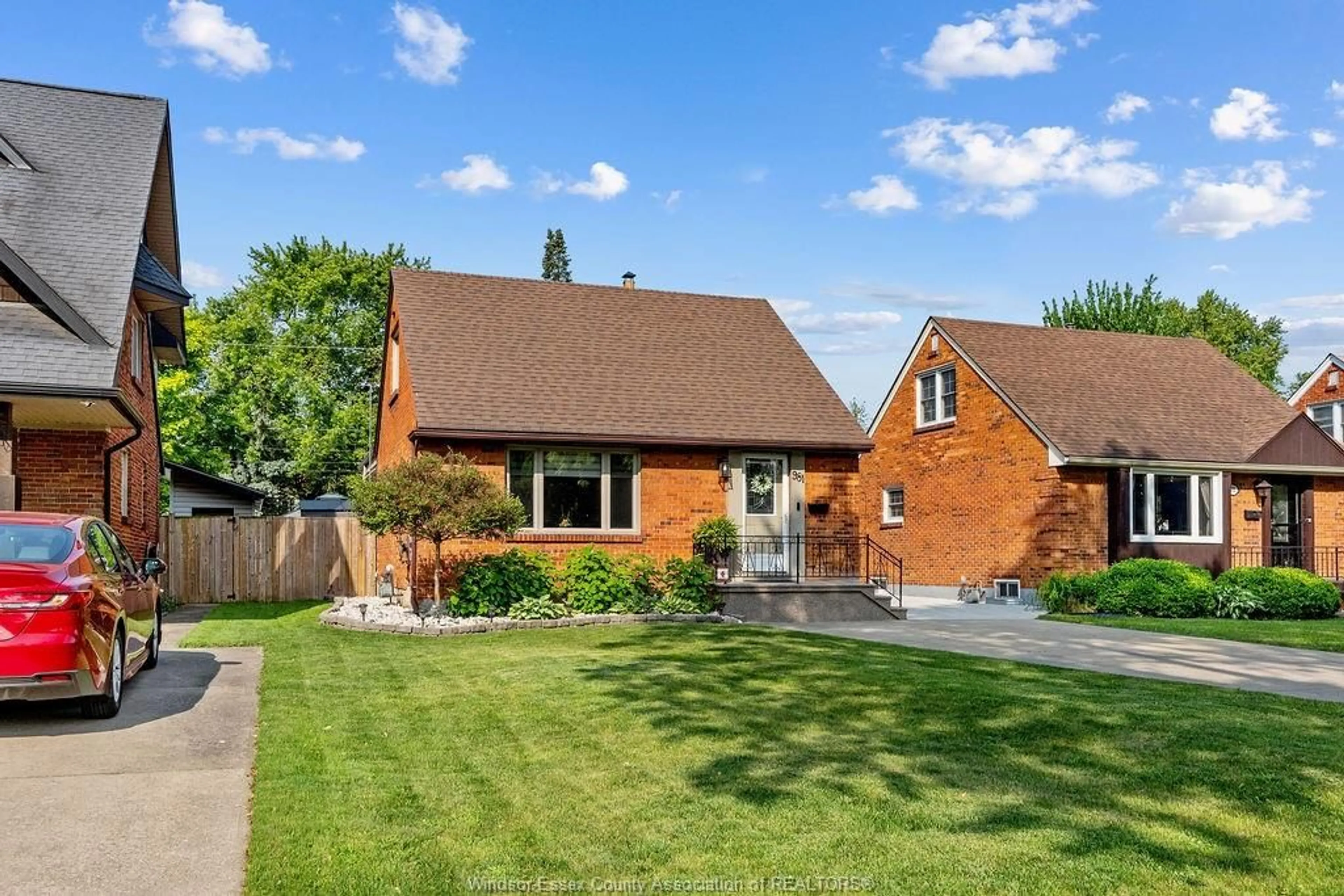Home with brick exterior material, street for 981 THOMPSON Blvd, Windsor Ontario N8S 2G7