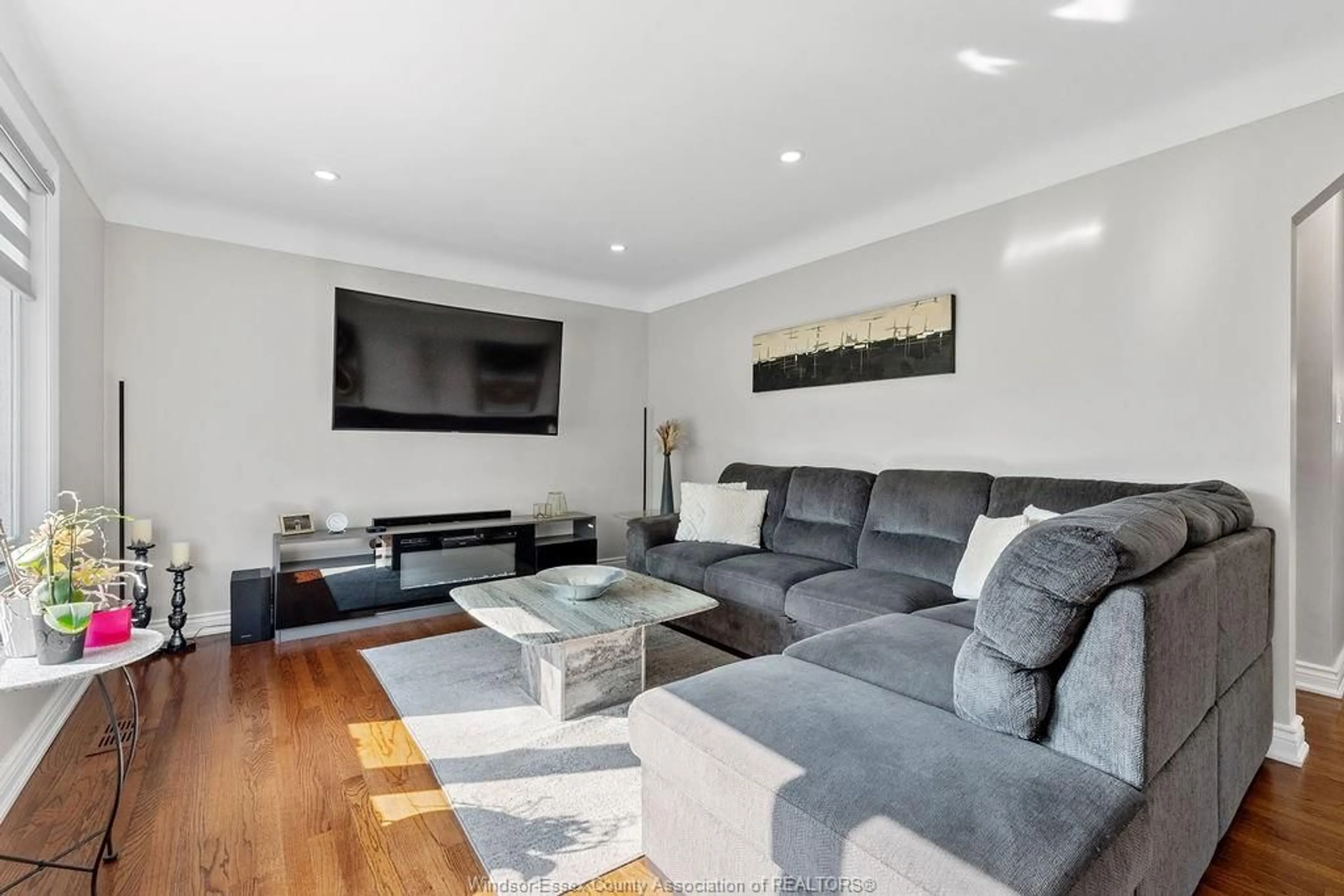 Living room with furniture, unknown for 981 THOMPSON Blvd, Windsor Ontario N8S 2G7