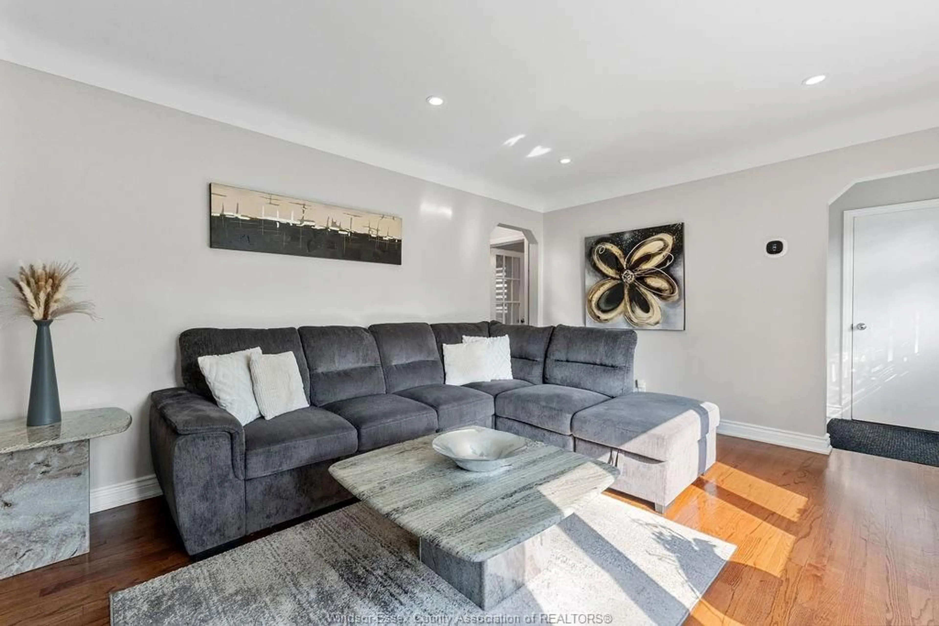 Living room with furniture, unknown for 981 THOMPSON Blvd, Windsor Ontario N8S 2G7