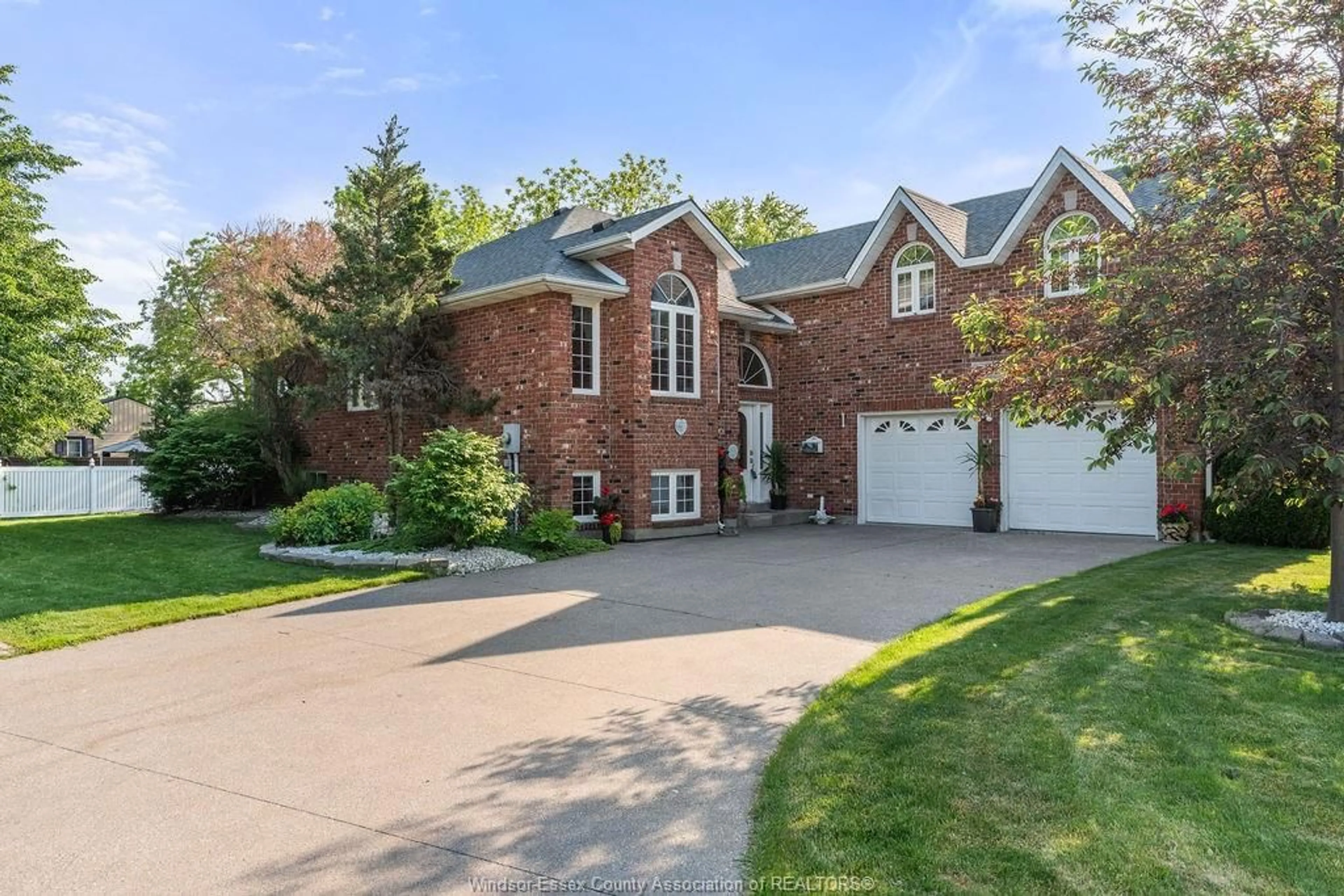 Home with brick exterior material, street for 521 BRENDA Cres, Tecumseh Ontario N8N 3H8