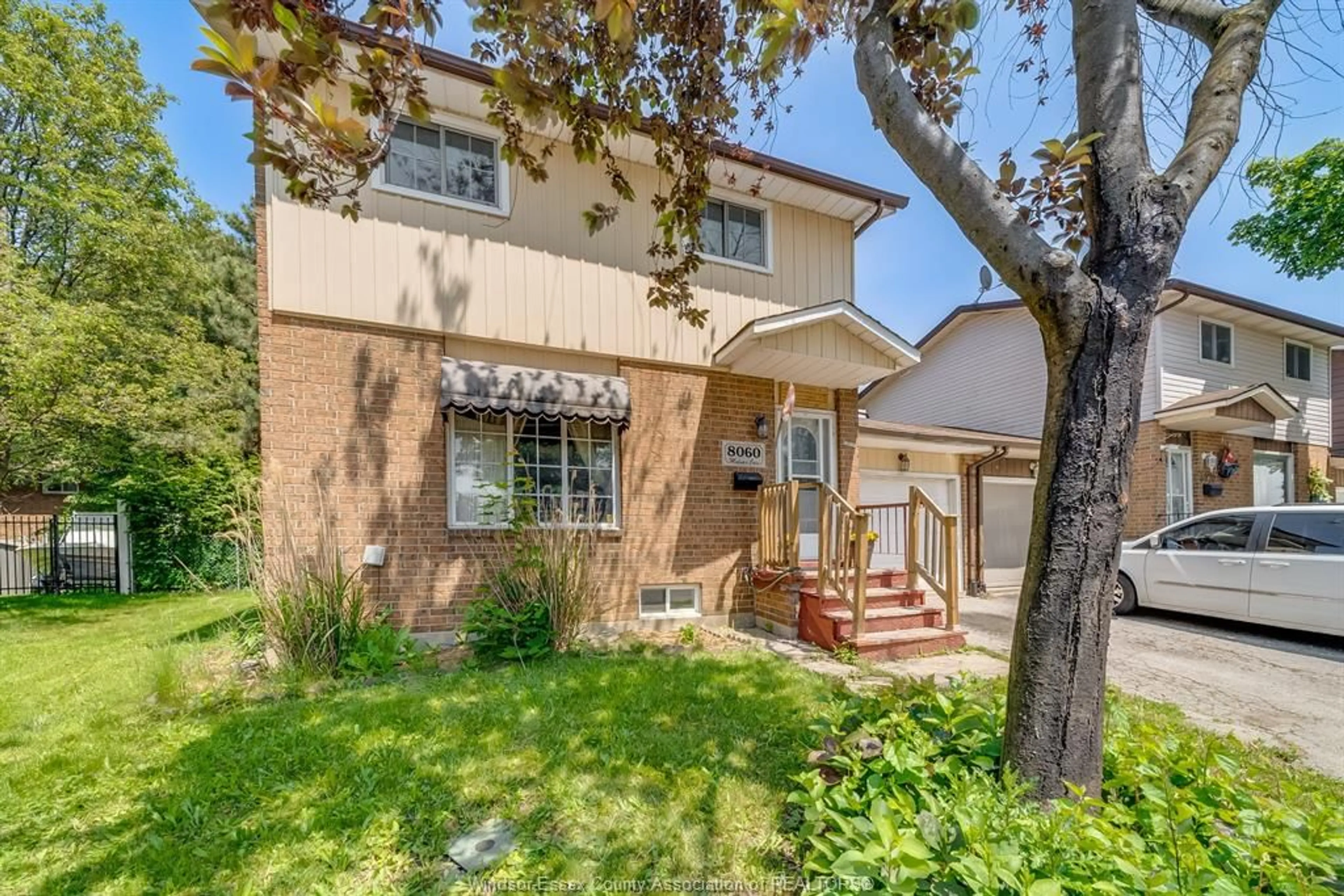 Unknown for 8060 MOLNAR Cres, Windsor Ontario N8R 2A5
