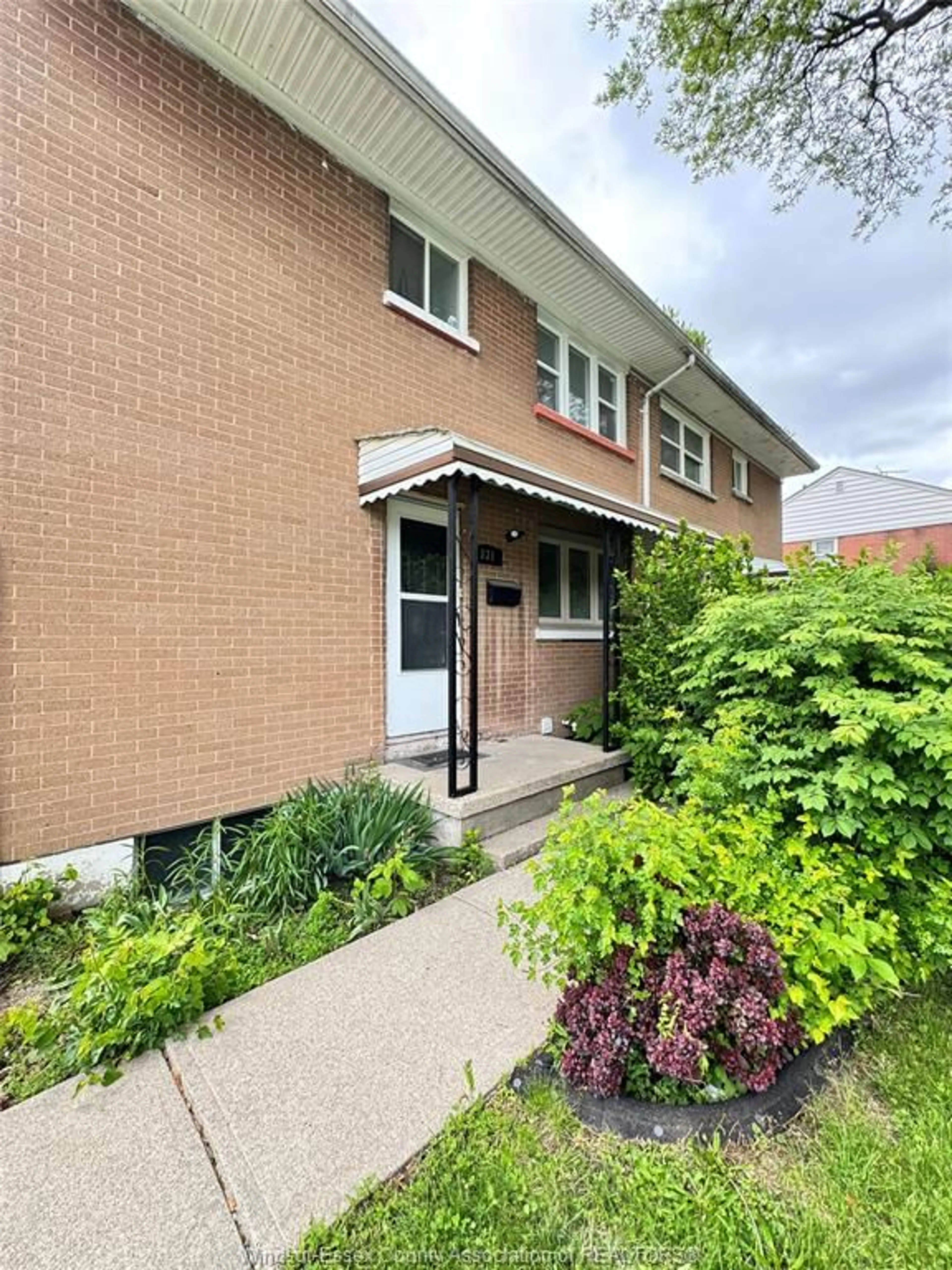Home with brick exterior material, street for 931 RANDOLPH Ave, Windsor Ontario N9B 2V1