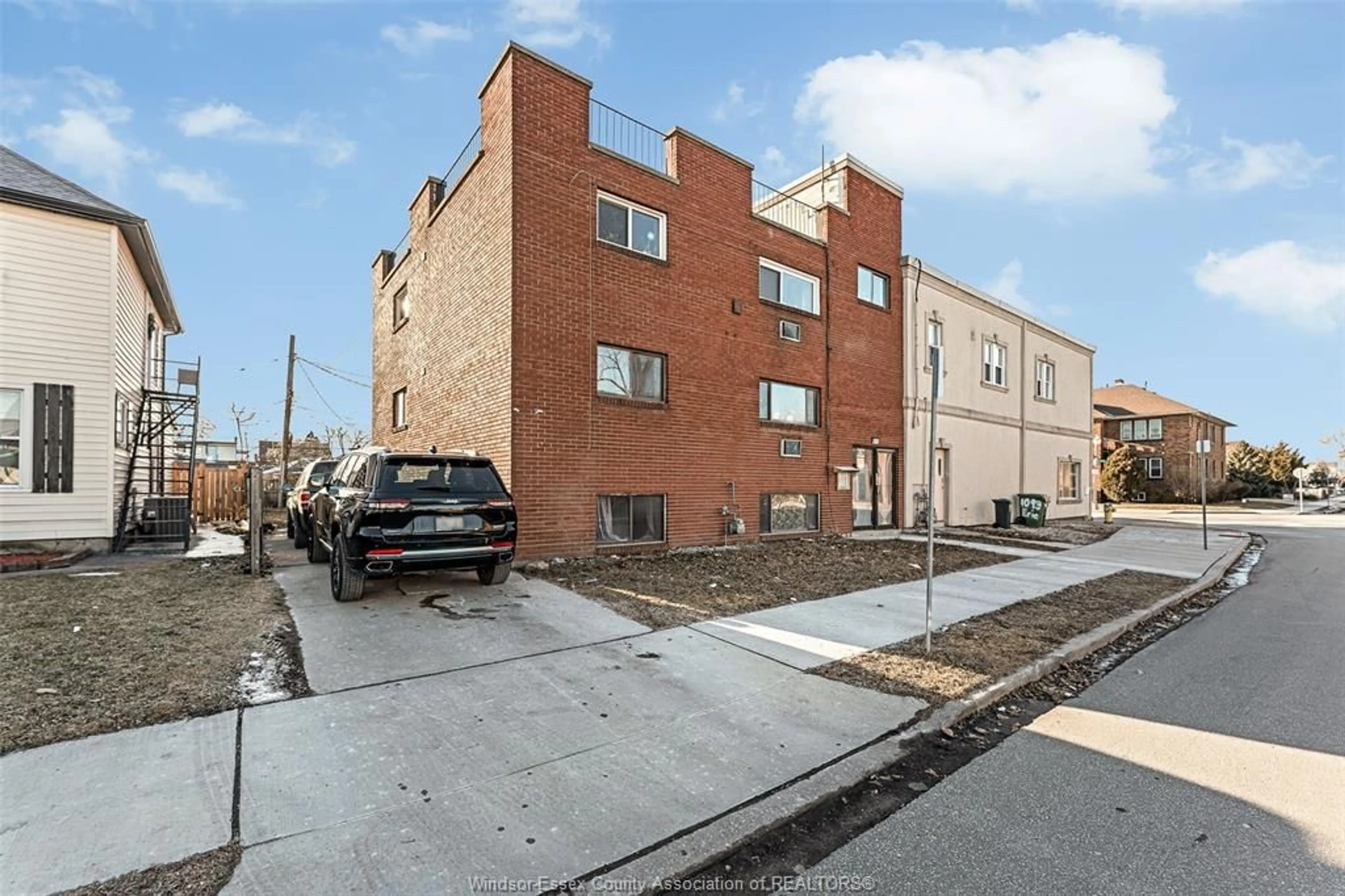 Unknown for 1015 MARION, Windsor Ontario N9A 2J3
