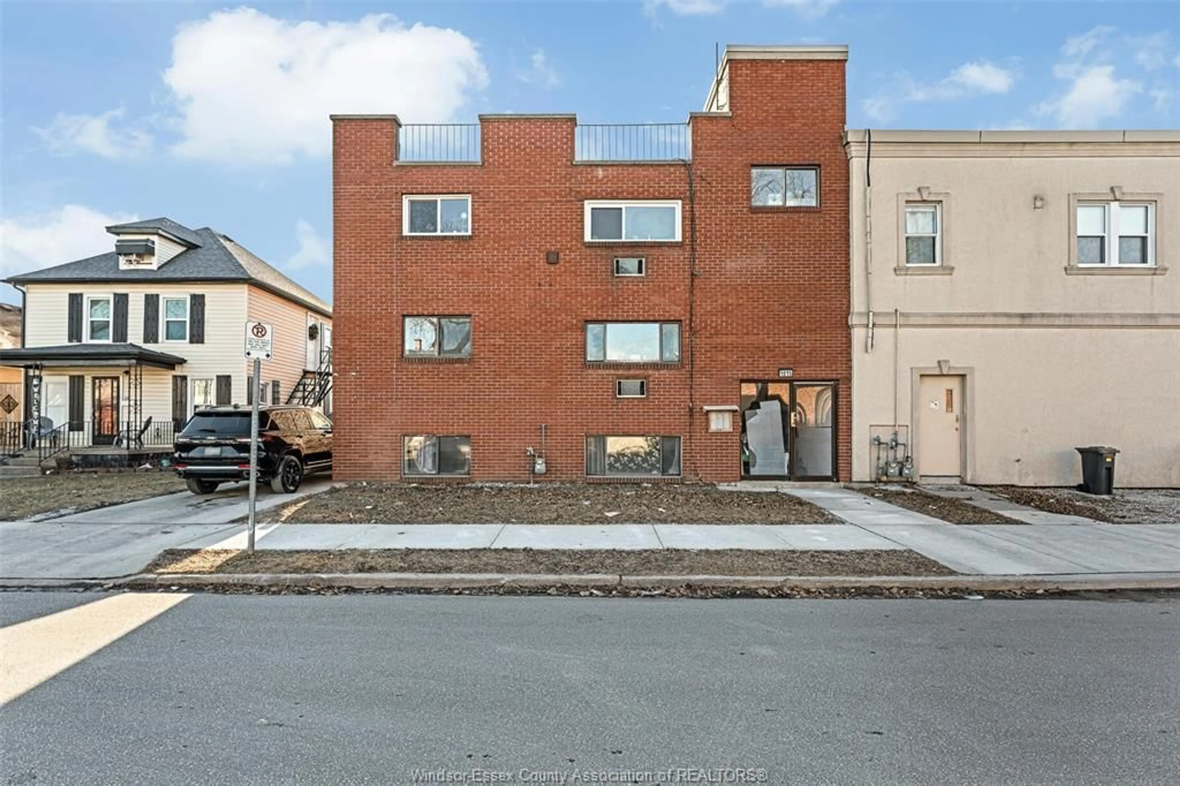 Unknown for 1015 MARION, Windsor Ontario N9A 2J3